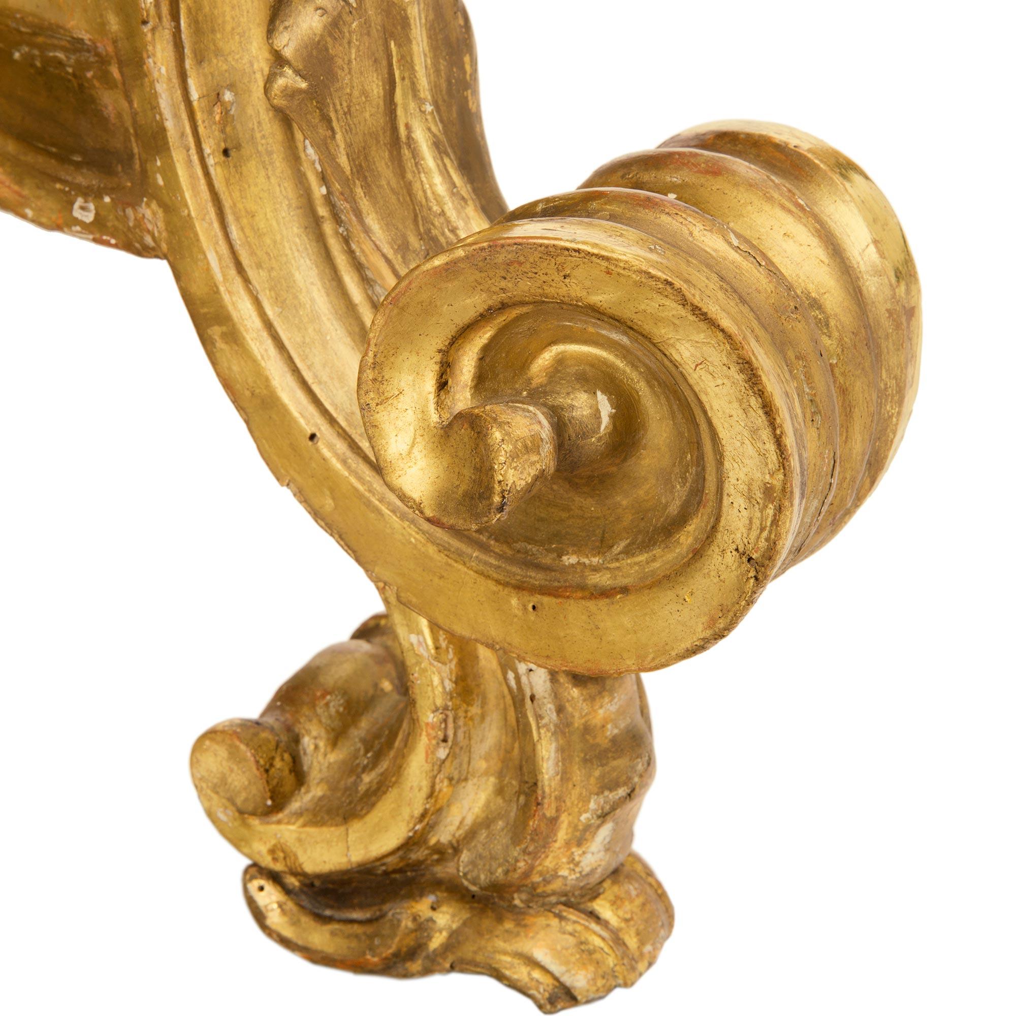 Italienische Konsole aus vergoldetem Holz und Marmor aus der Louis XIV.-Periode des 18. Jahrhunderts im Angebot 5