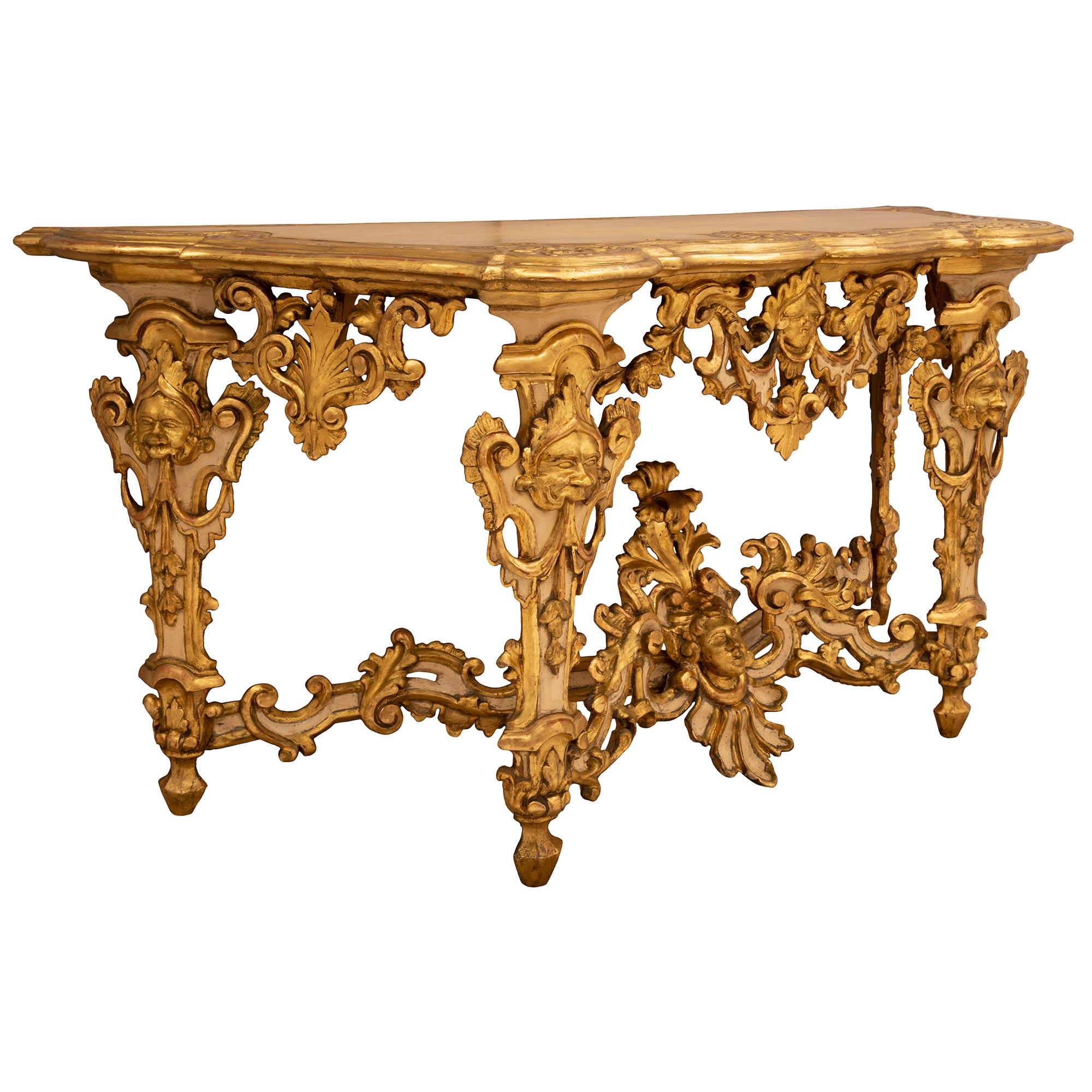 Italian 18th Century Louis XIV Period Giltwood and Patinated Wood Lombardi Conso In Good Condition For Sale In West Palm Beach, FL