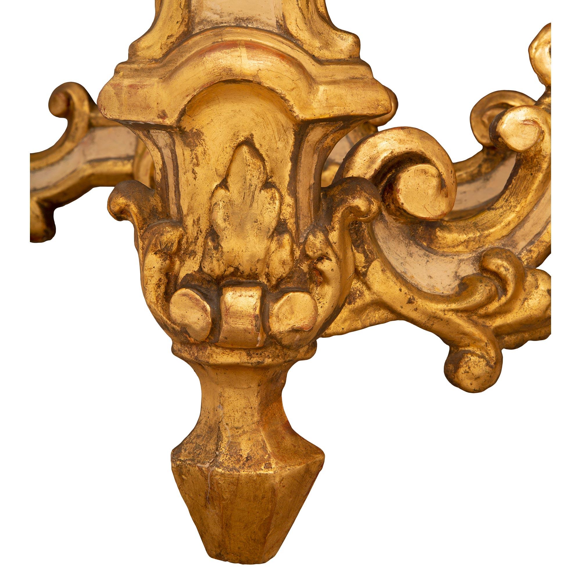 Conso lombardi d'époque Louis XIV du 18ème siècle en bois doré et bois patiné en vente 2
