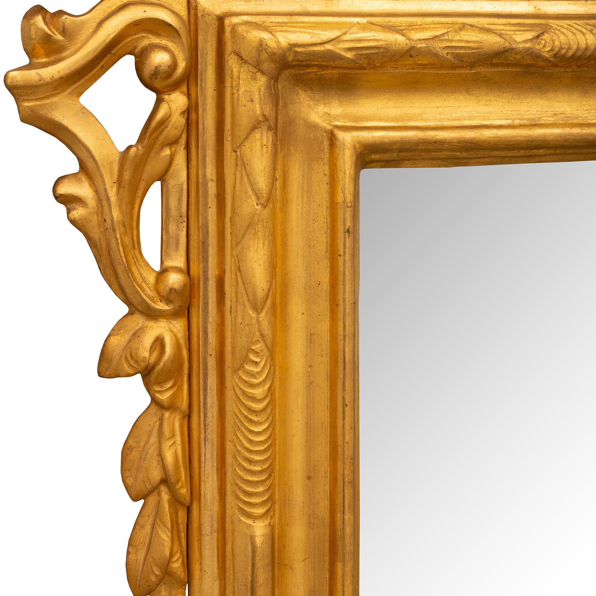 XVIIIe siècle et antérieur Miroir Mecca d'époque Louis XIV du 18ème siècle en bois doré et argenté en vente