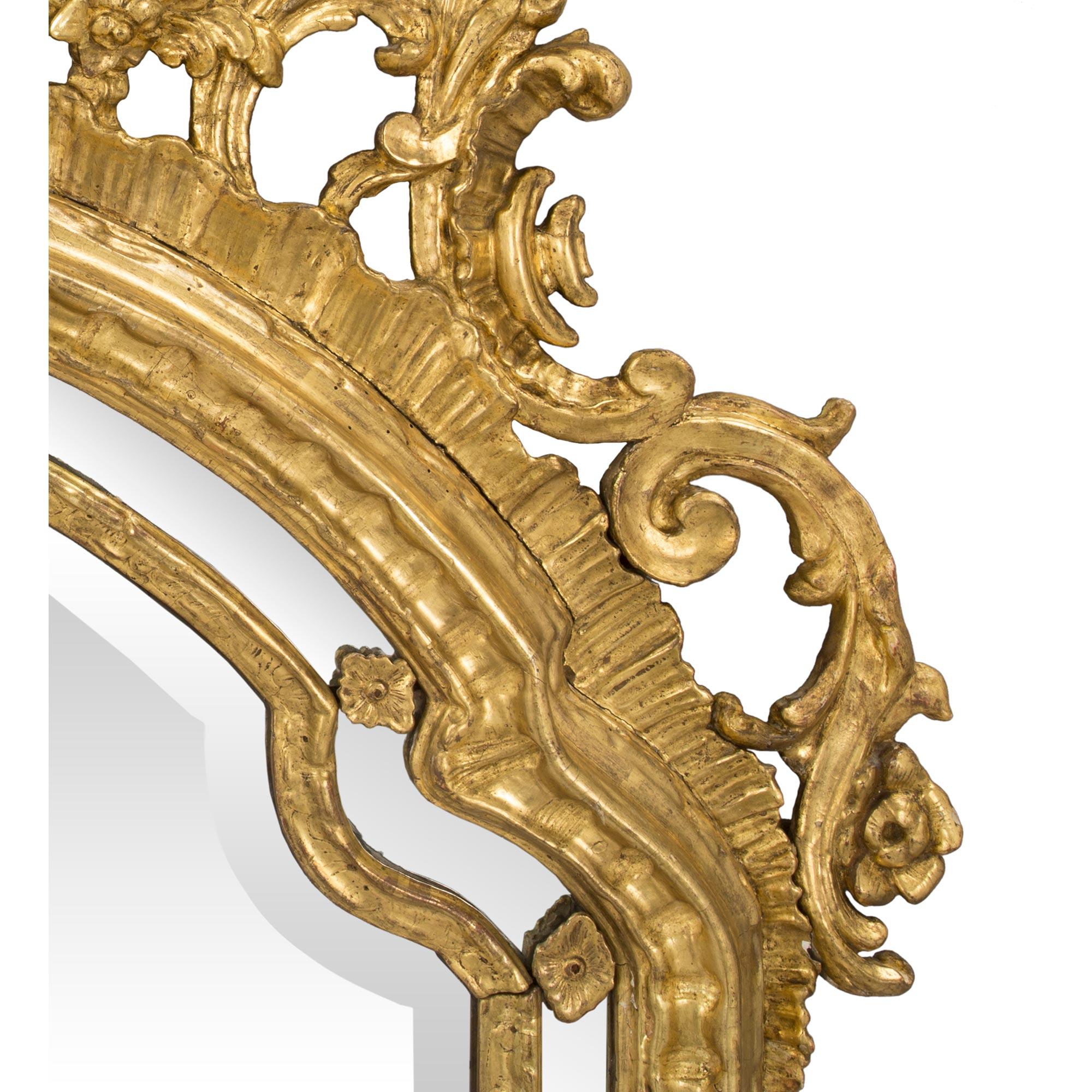 Miroir à double encadrement en bois doré d'époque Louis XIV du 18ème siècle Bon état - En vente à West Palm Beach, FL
