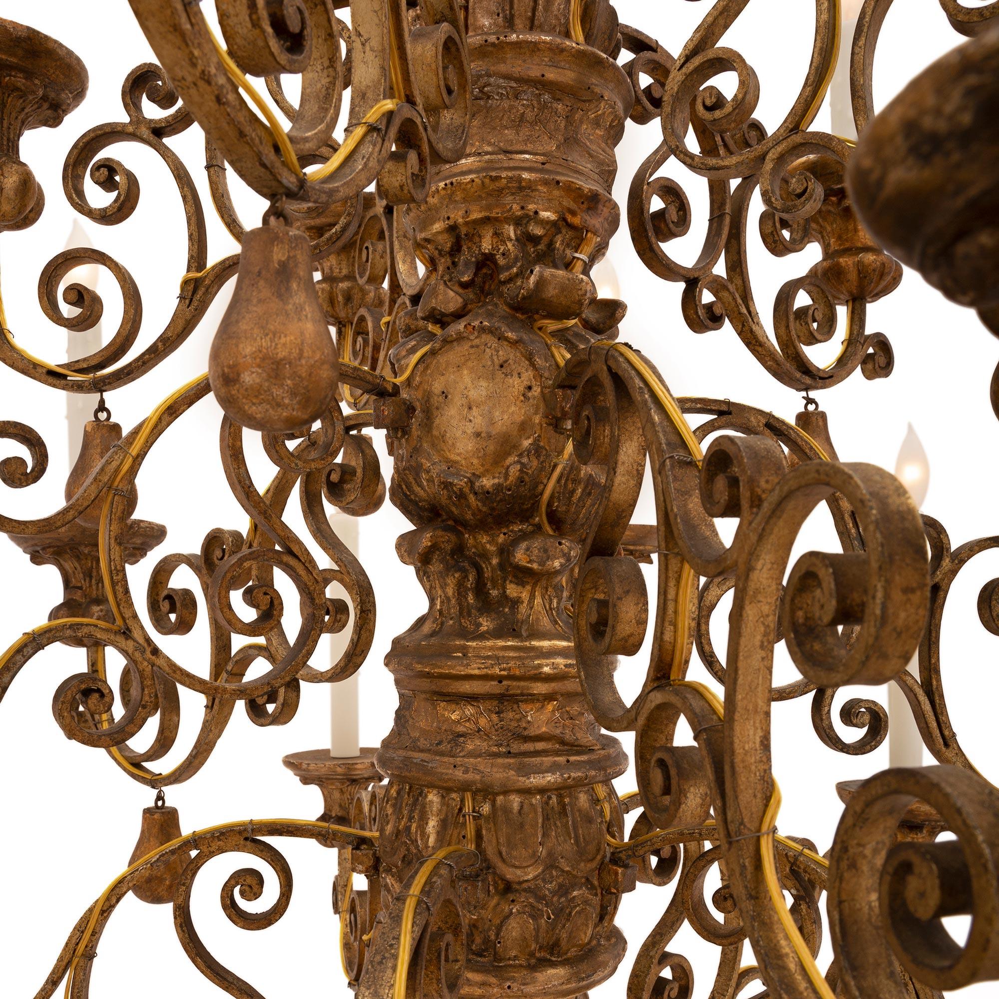 XVIIIe siècle et antérieur Lustre italien Mecca d'époque Louis XIV du 18ème siècle en métal doré en vente