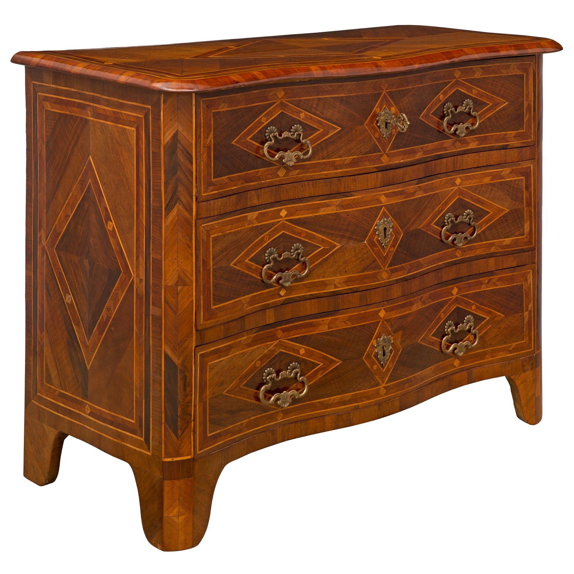 Italian 18th Century Louis XV Period Apple, Walnut and Pear Wood Commode In Good Condition For Sale In West Palm Beach, FL