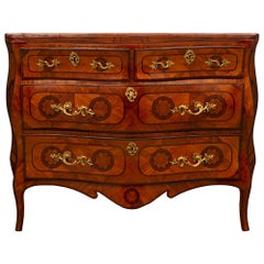 Commode italienne d'époque Louis XV du 18ème siècle en bois fruitier, bois de violette et bronze doré