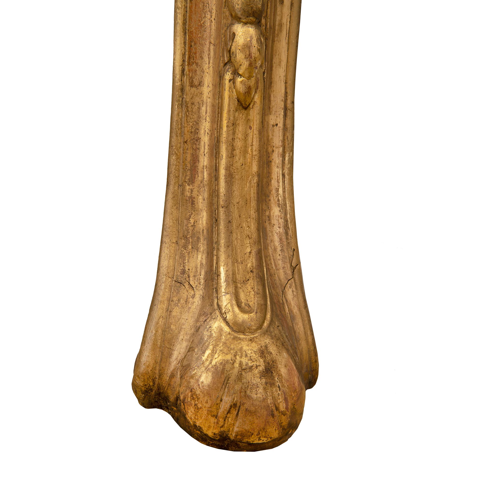 Italienische freistehende Konsole aus vergoldetem Holz und Marmor aus der Zeit Ludwigs XV. im Angebot 4
