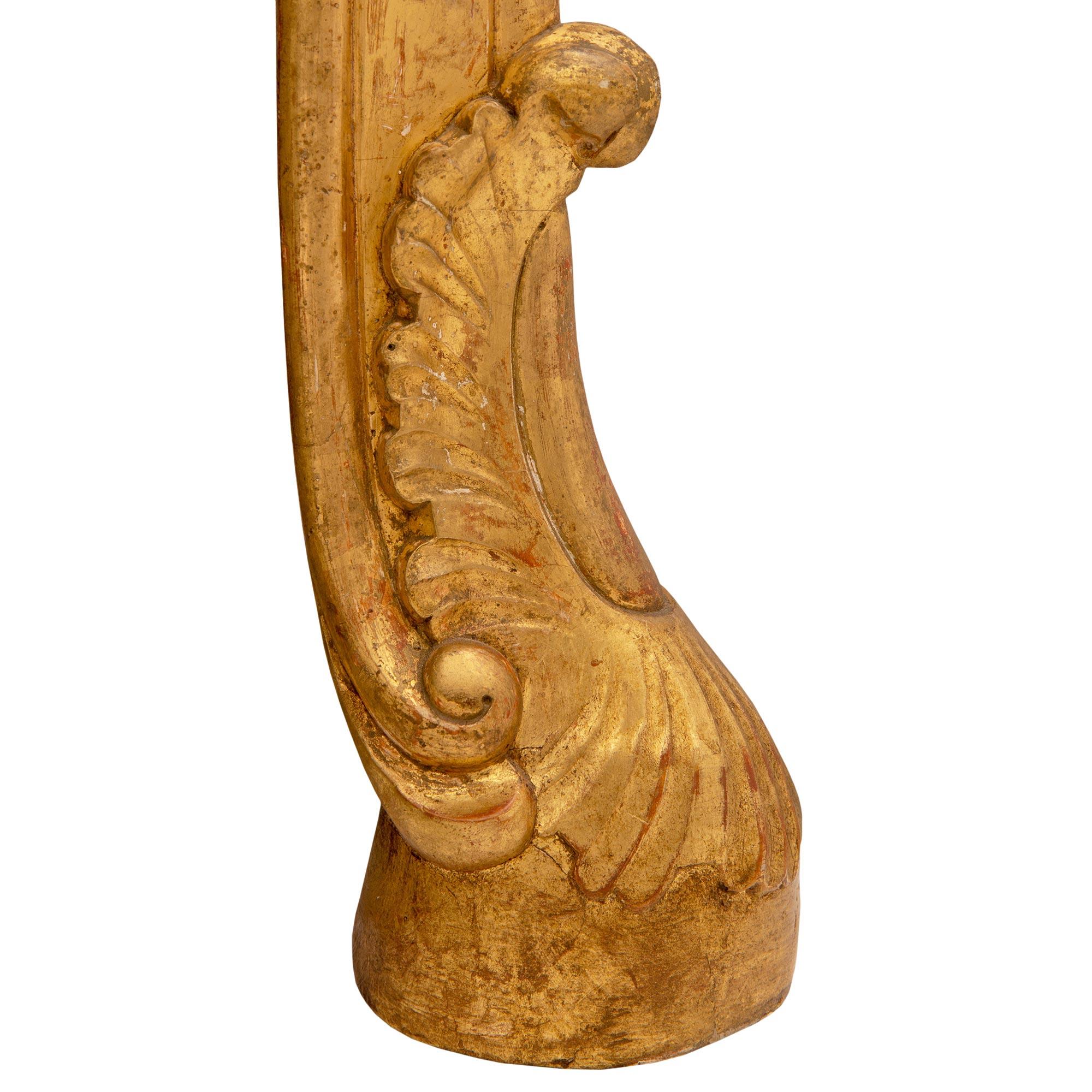 Consolle italiana del XVIII secolo del periodo Luigi XV in legno dorato e marmo rosa Phocéen in vendita 3