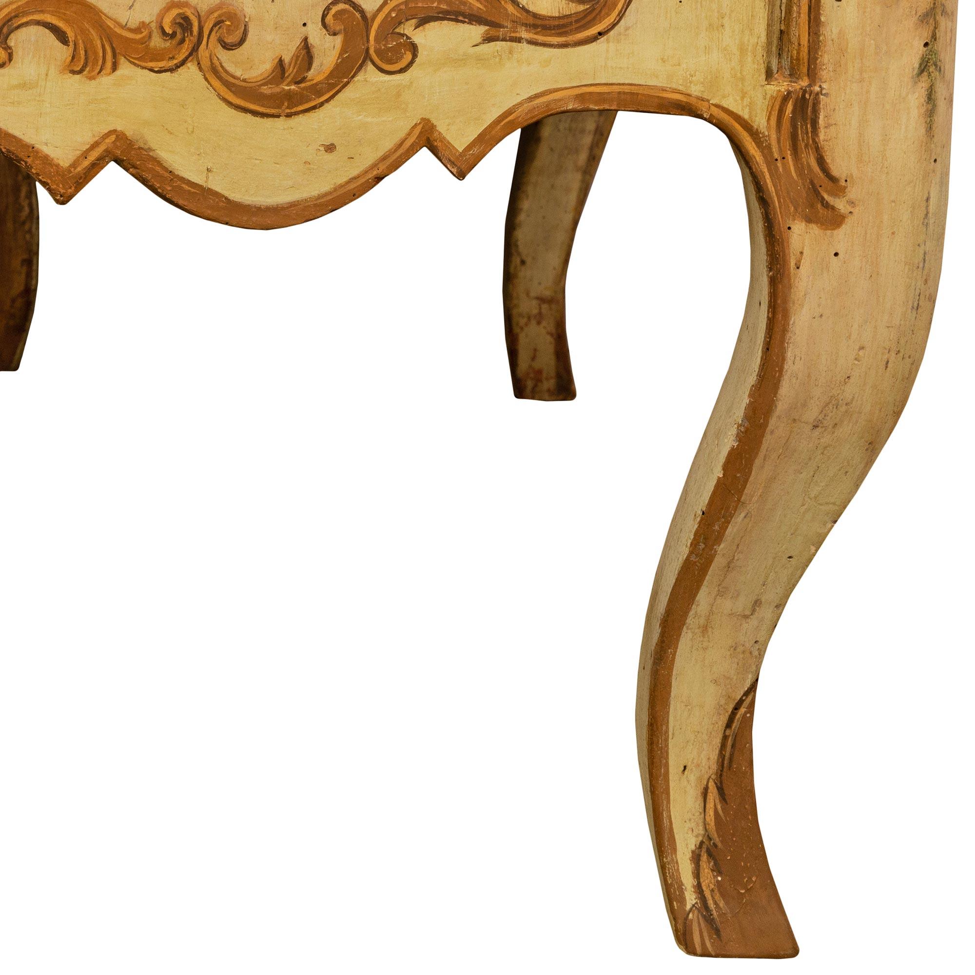 Italienische Truhe aus Giltwood, Ormolu und patiniertem Holz aus dem 18. Jahrhundert im Stil von Louis XV im Angebot 6