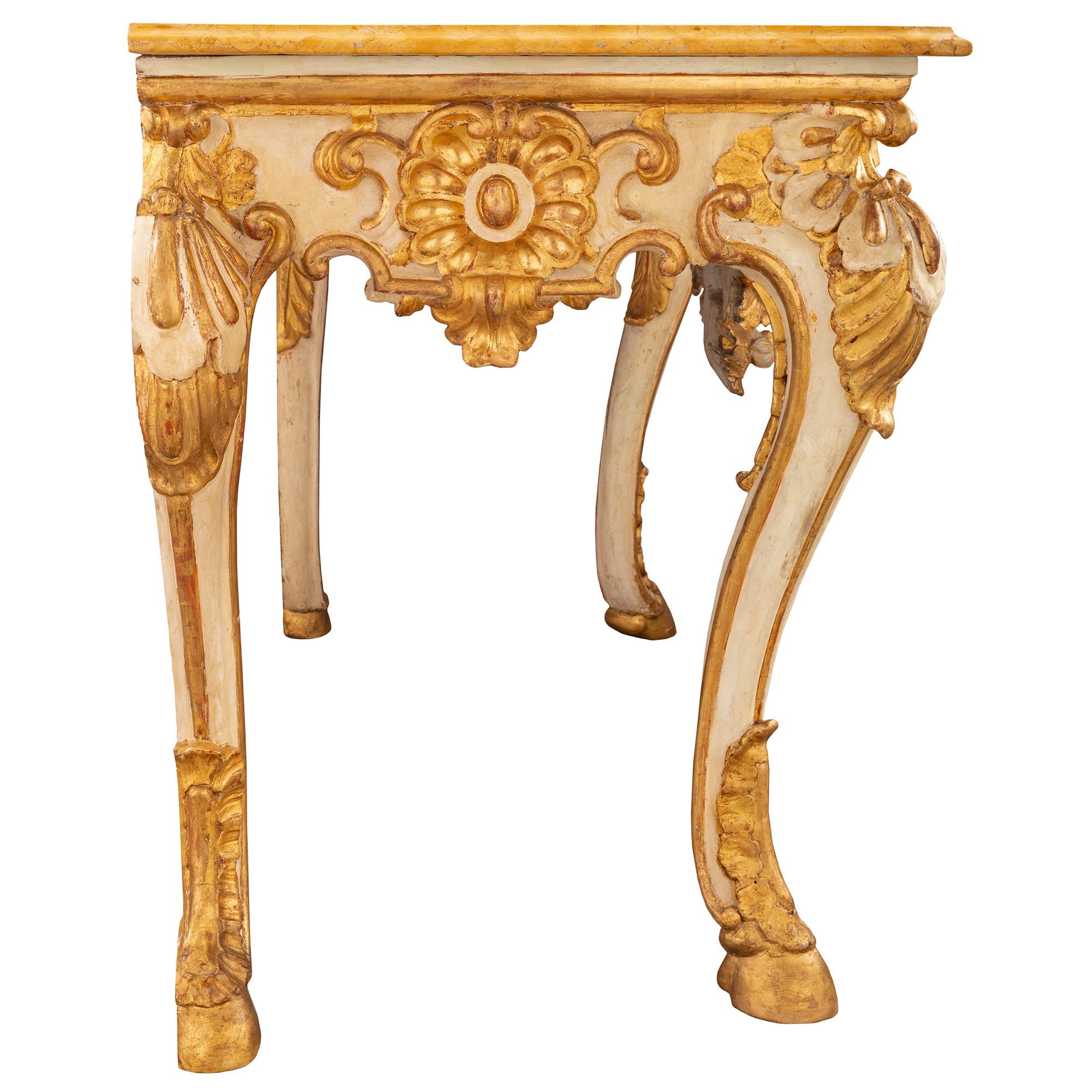 Console italienne d'époque Louis XV du 18ème siècle en bois patiné et doré Bon état - En vente à West Palm Beach, FL