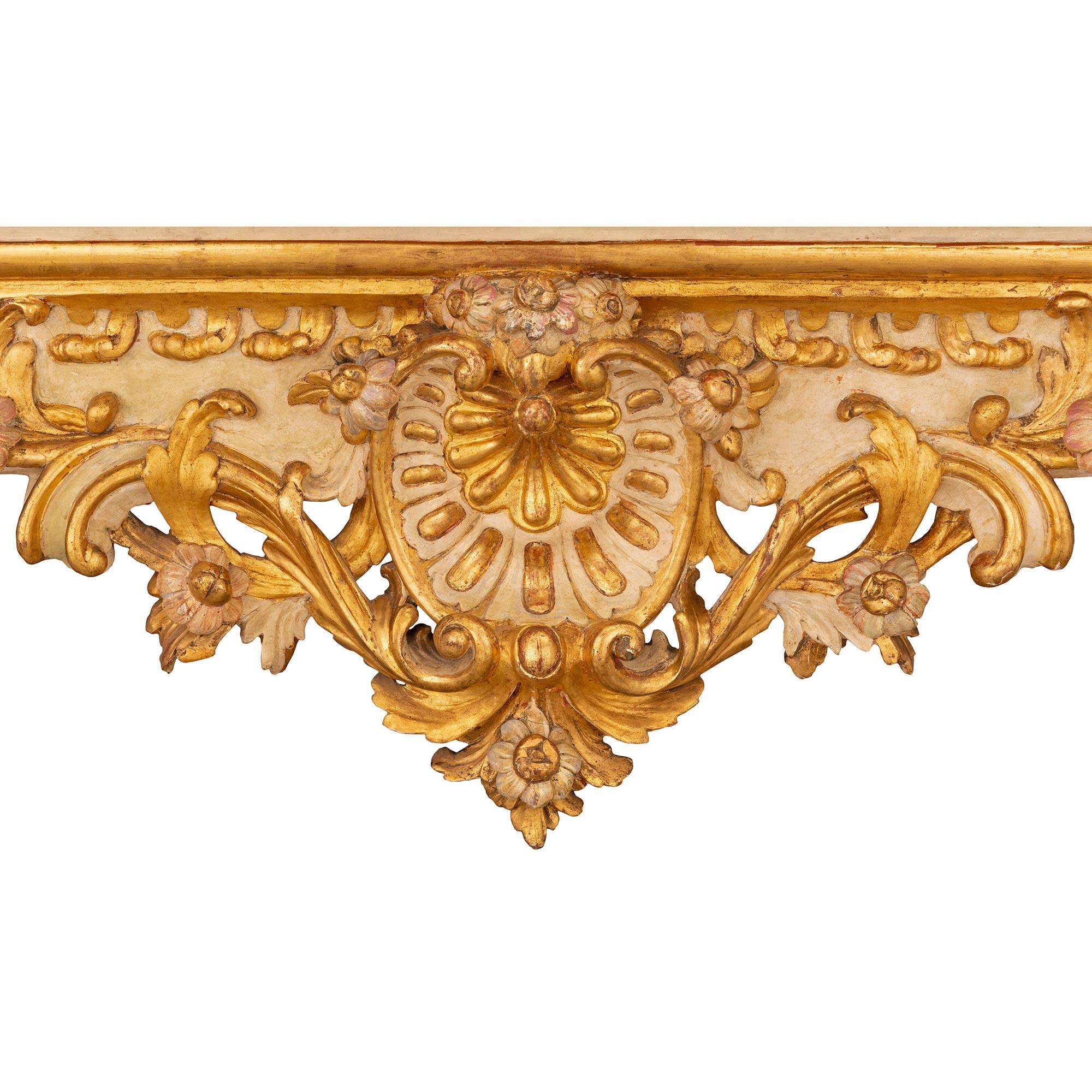 Marbre de Sienne Console italienne d'époque Louis XV du 18ème siècle en bois patiné et doré en vente