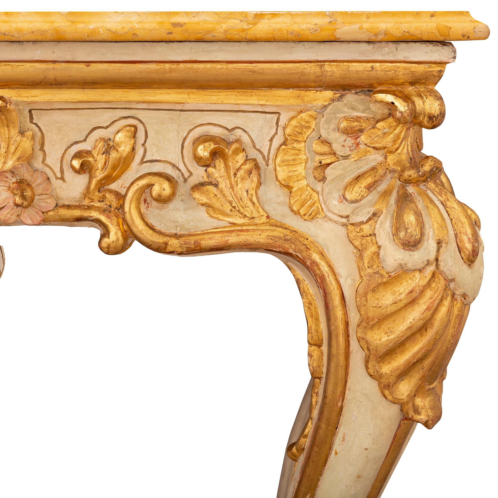 Console italienne d'époque Louis XV du 18ème siècle en bois patiné et doré en vente 1
