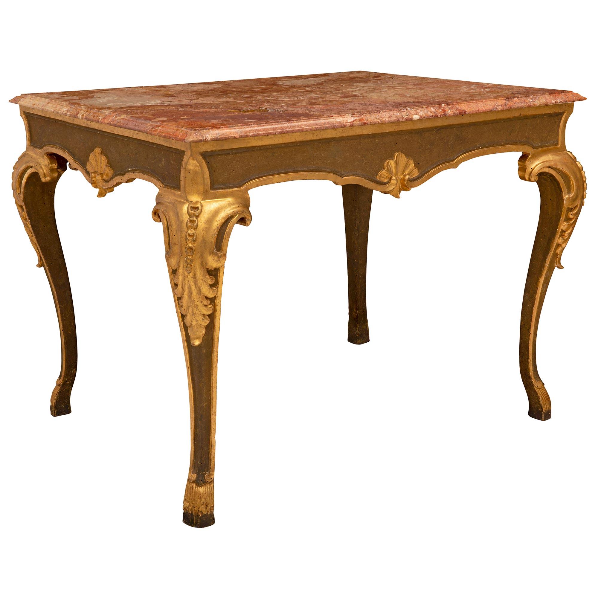 Italian 18th Century Louis XV Period Polychrome and Giltwood Center Table In Good Condition For Sale In West Palm Beach, FL