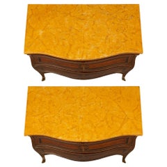 Commodes bombées italiennes d'époque Louis XV du 18ème siècle en tulipier et bois de violette