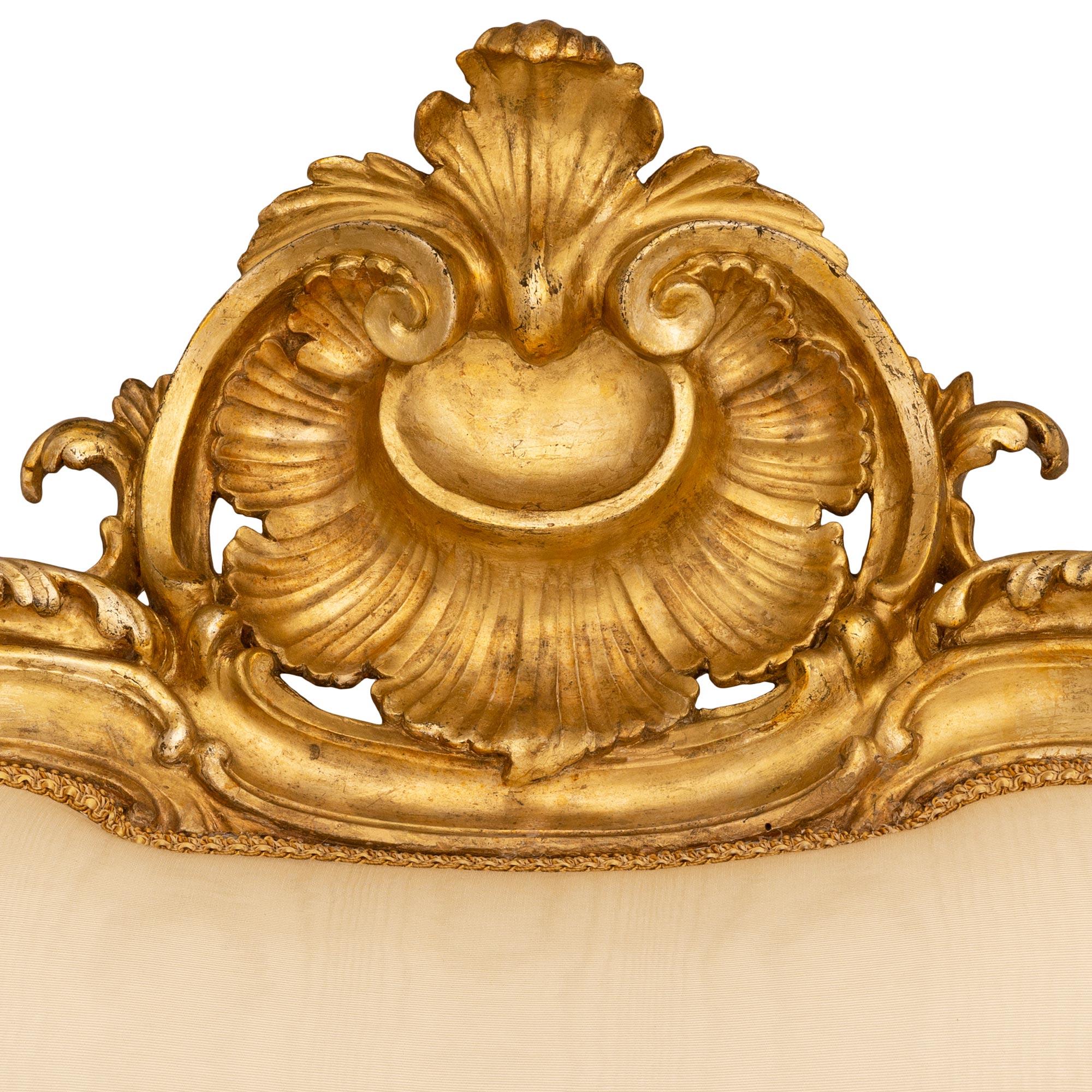 Bois doré Fauteuil italien Louis XV St. Mecca du 18ème siècle, de Naples en vente