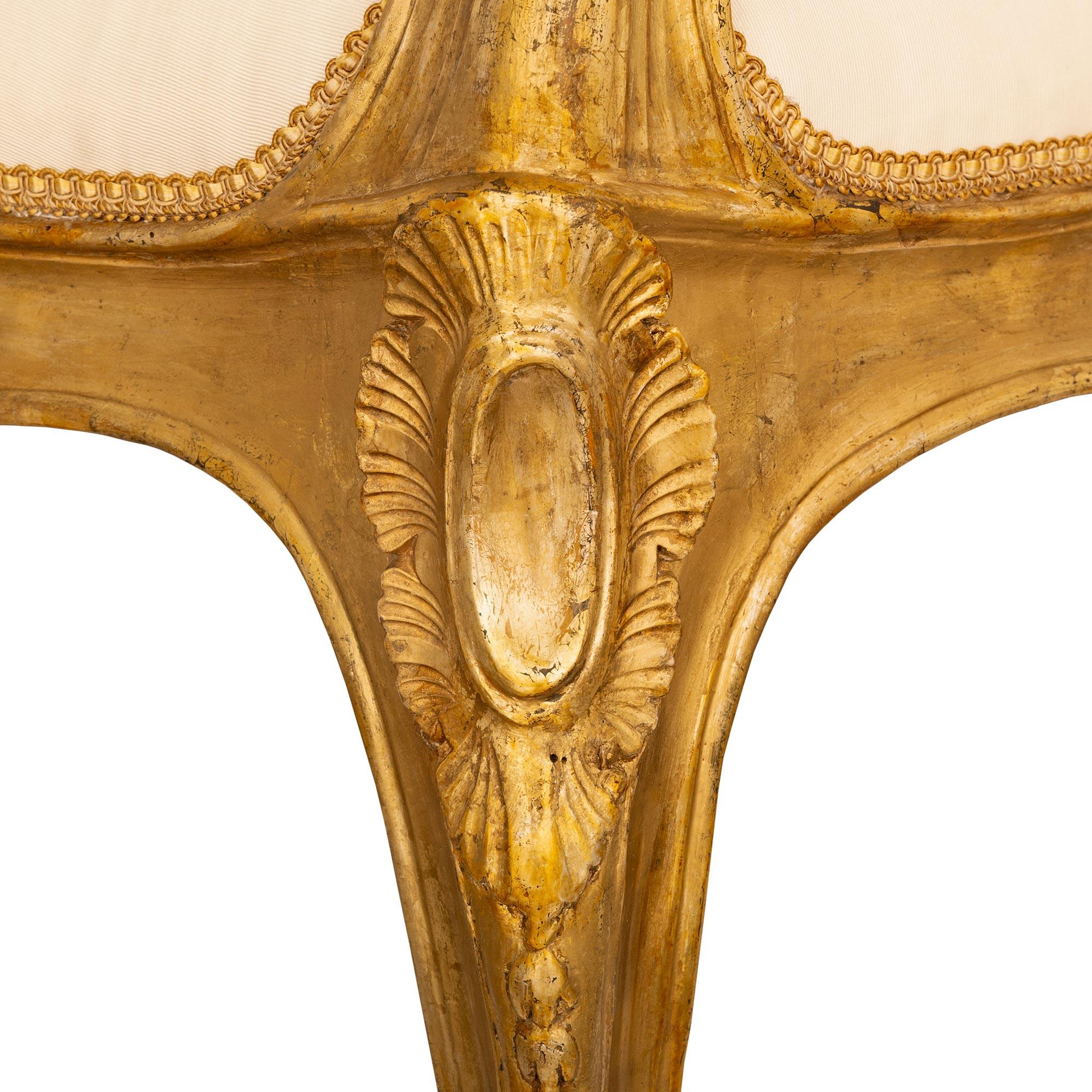 Fauteuil italien Louis XV St. Mecca du 18ème siècle, de Naples en vente 3