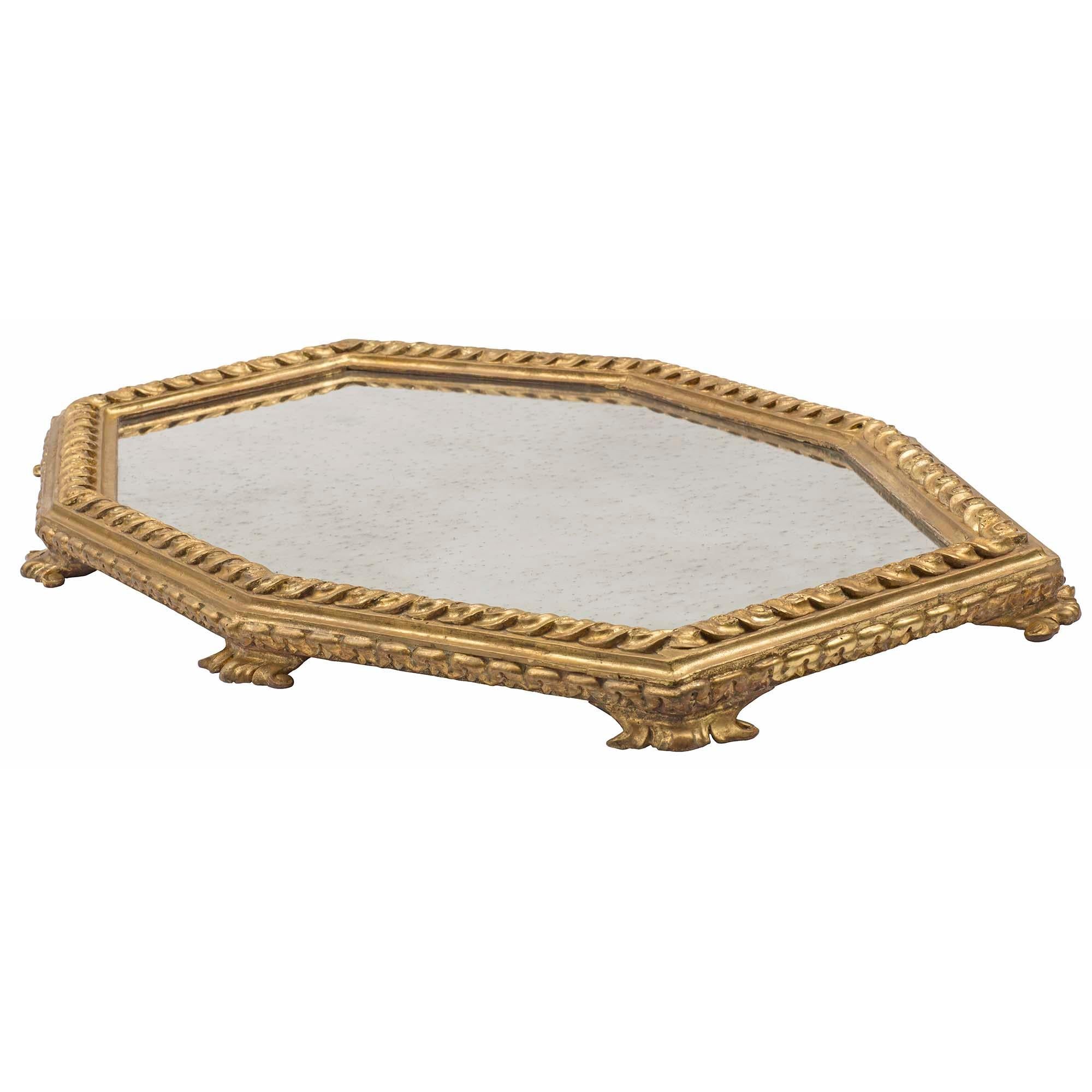 Italian 18th Century Louis XVI Period Giltwood Centerpiece In Good Condition For Sale In West Palm Beach, FL