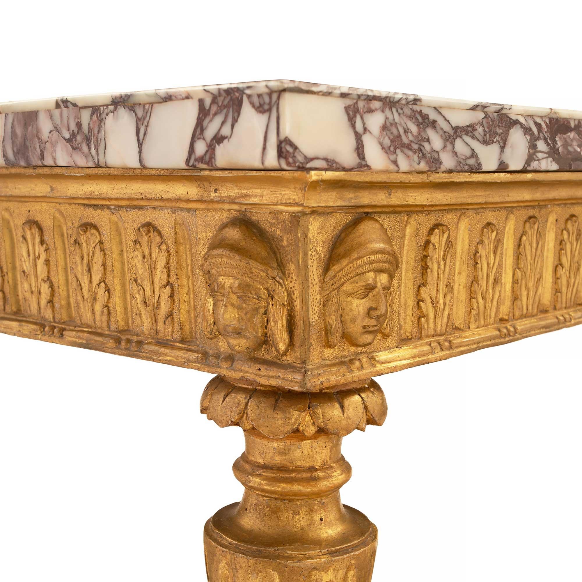 Italienisch 18. Jahrhundert Louis XVI Periode Giltwood Freistehende Konsole Tisch (Marmor) im Angebot