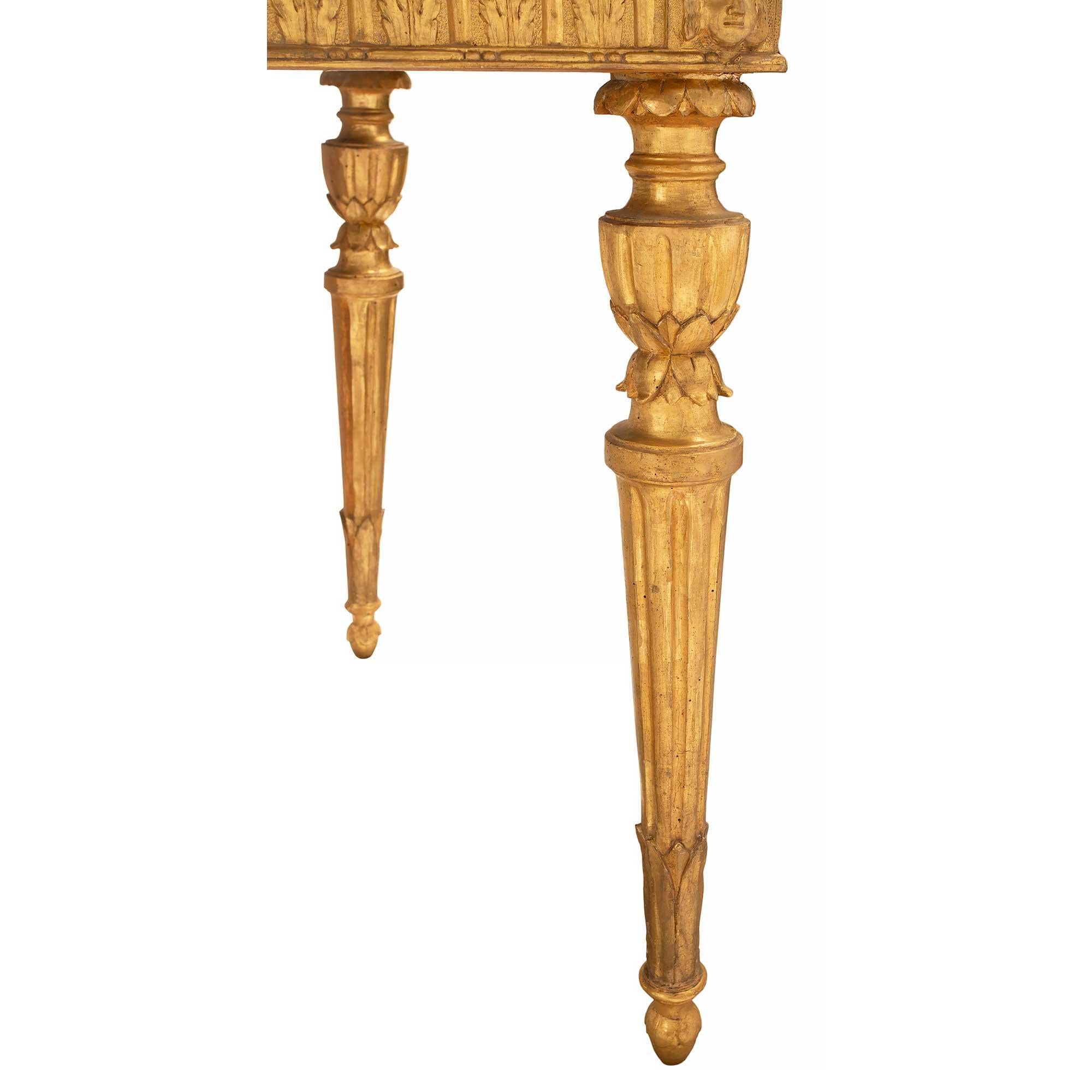 Console italienne d'époque Louis XVI en bois doré du XVIIIe siècle en vente 3