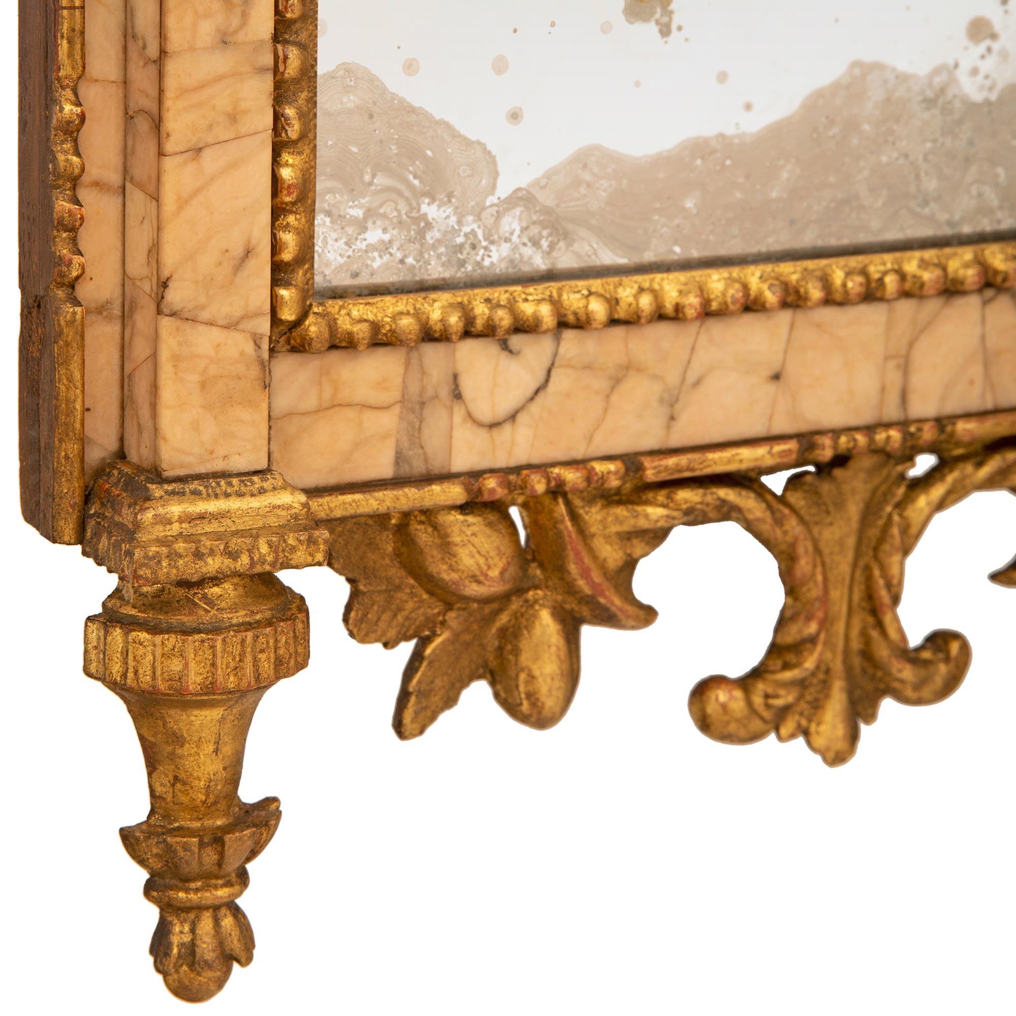 Marbre Miroir italien d'époque Louis XVI du 18ème siècle en bois doré et marbre en vente