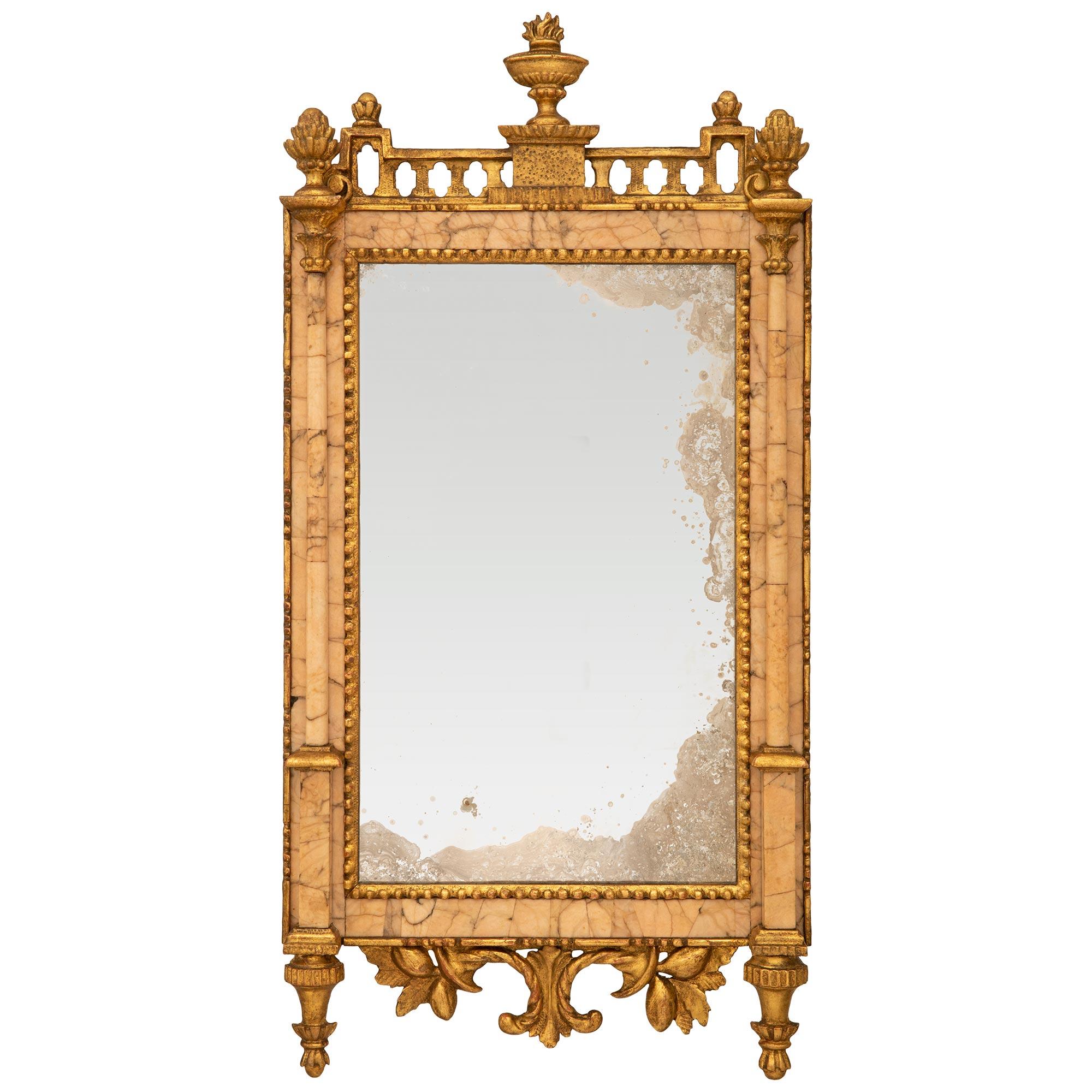 Miroir italien d'époque Louis XVI du 18ème siècle en bois doré et marbre en vente 2