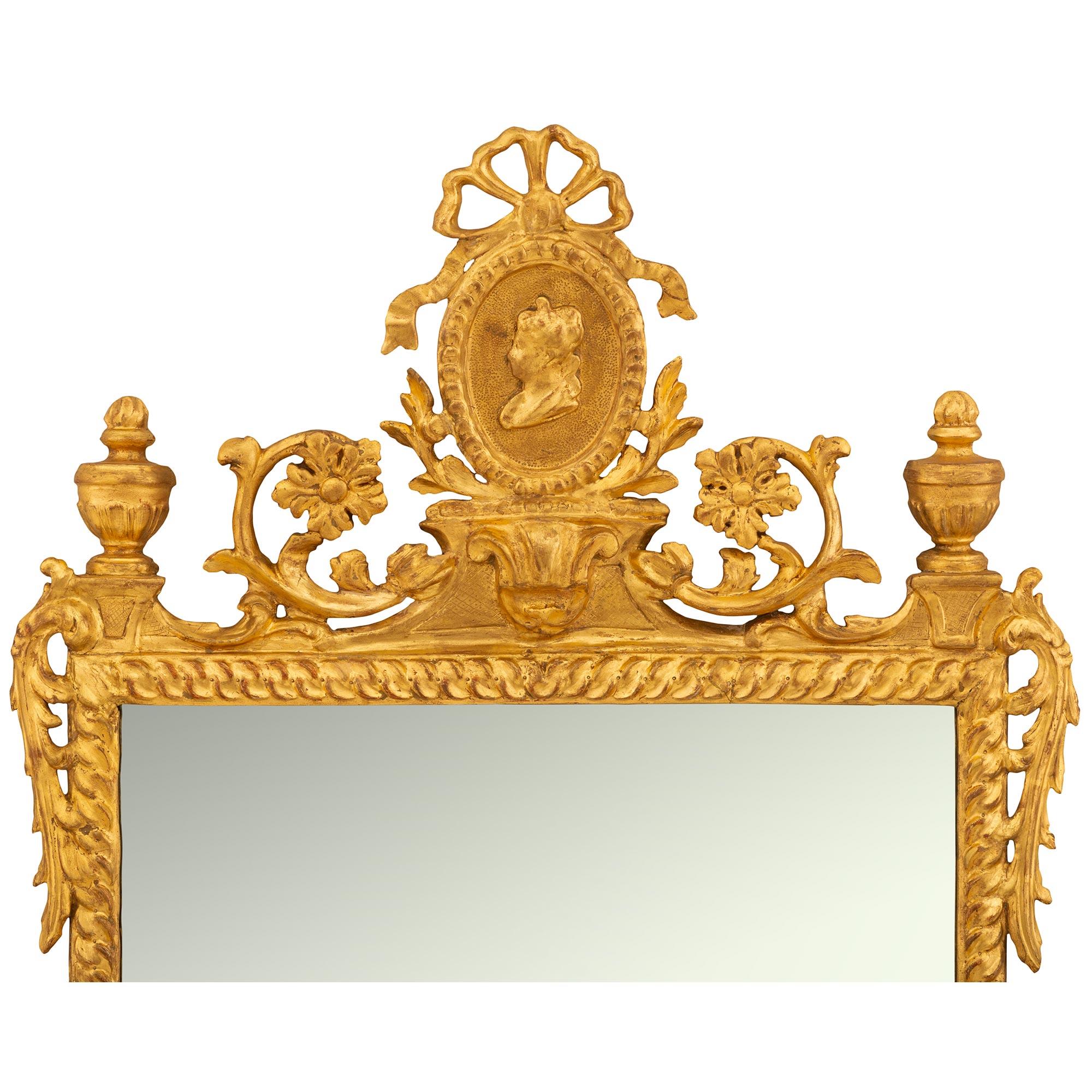 Italian 18th Century Louis XVI Period Giltwood Mirror In Good Condition For Sale In West Palm Beach, FL