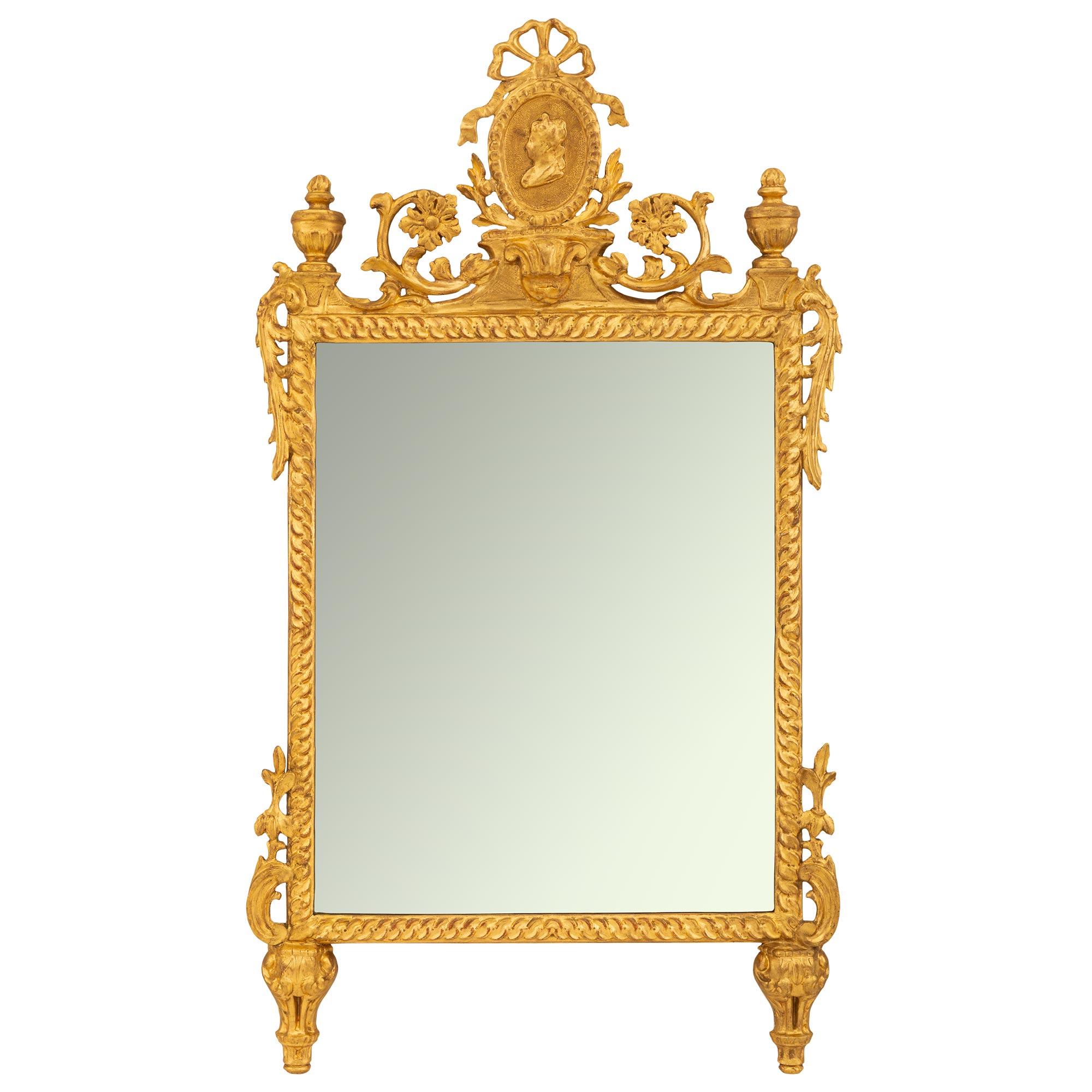 Italian 18th Century Louis XVI Period Giltwood Mirror For Sale 5