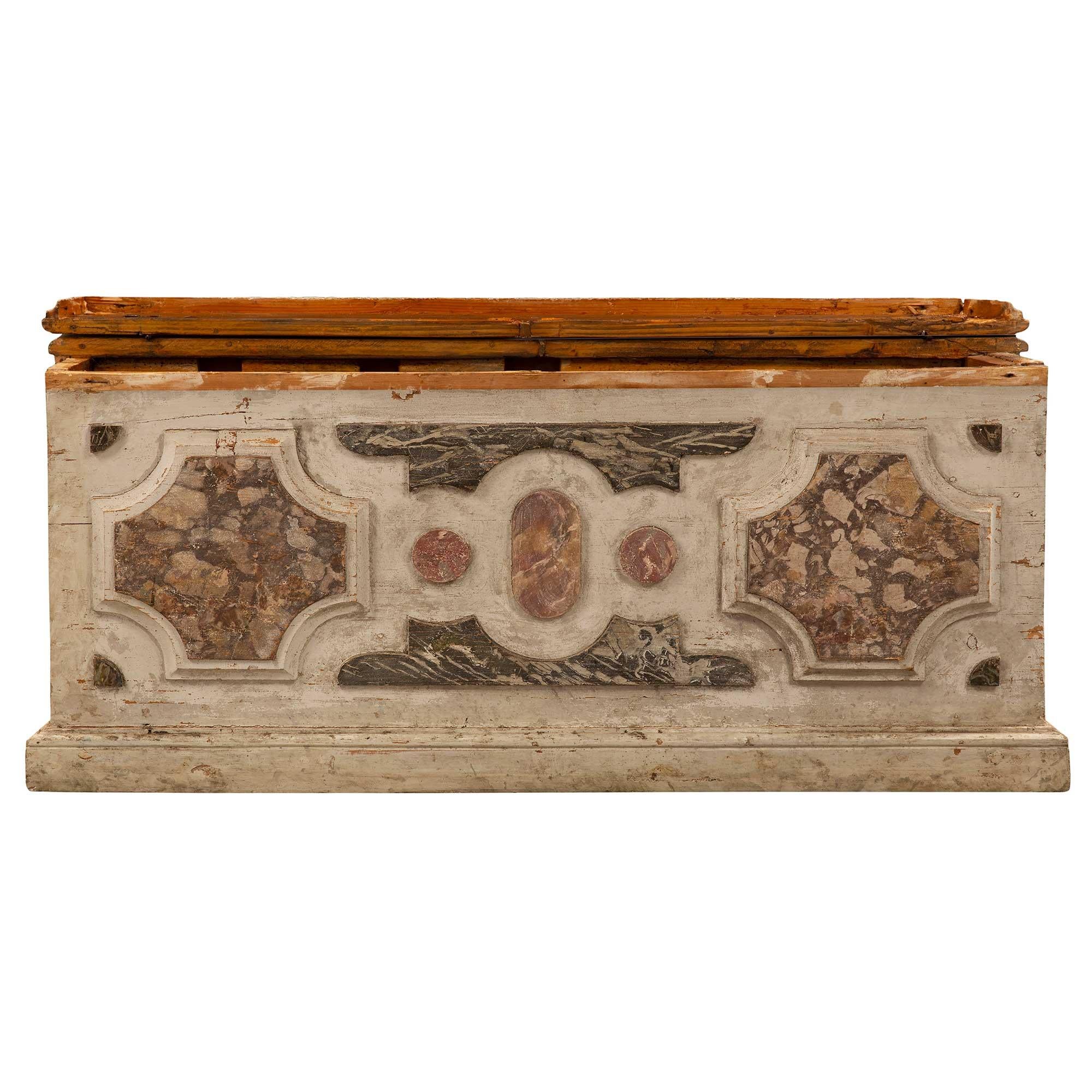 Italian 18th Century Louis XVI Period Patinated and Faux Marble Storage Benches In Good Condition For Sale In West Palm Beach, FL