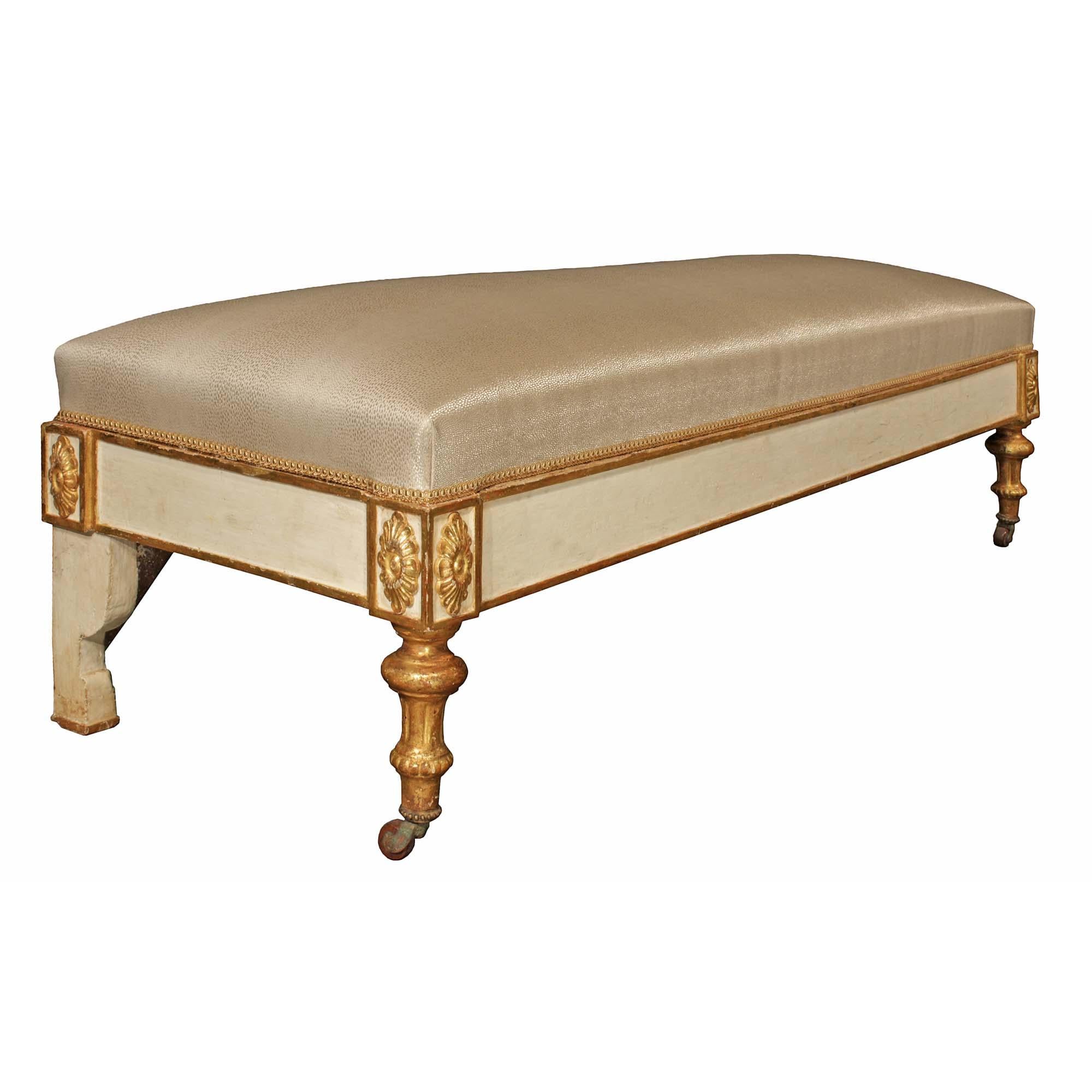 Italian 18th Century Louis XVI Period Patinated and Giltwood Bench In Good Condition In West Palm Beach, FL