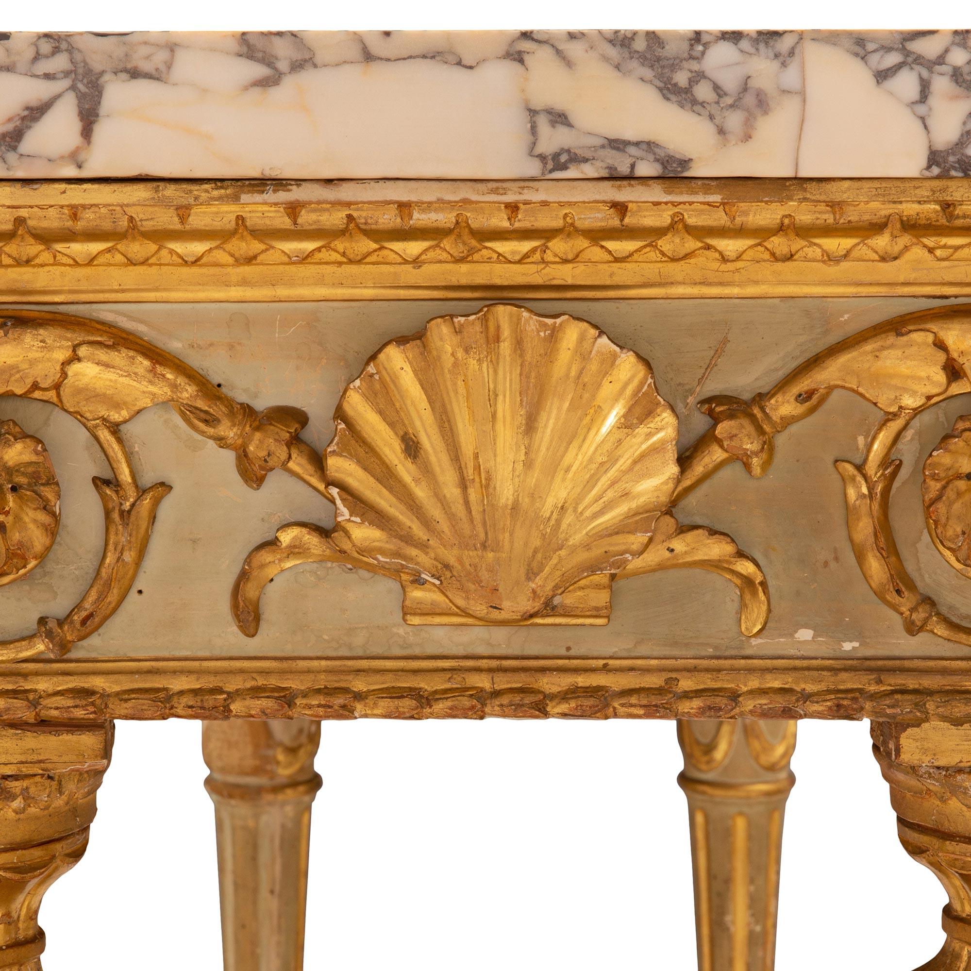Console italienne d'époque Louis XVI du 18ème siècle en bois patiné et doré en vente 1