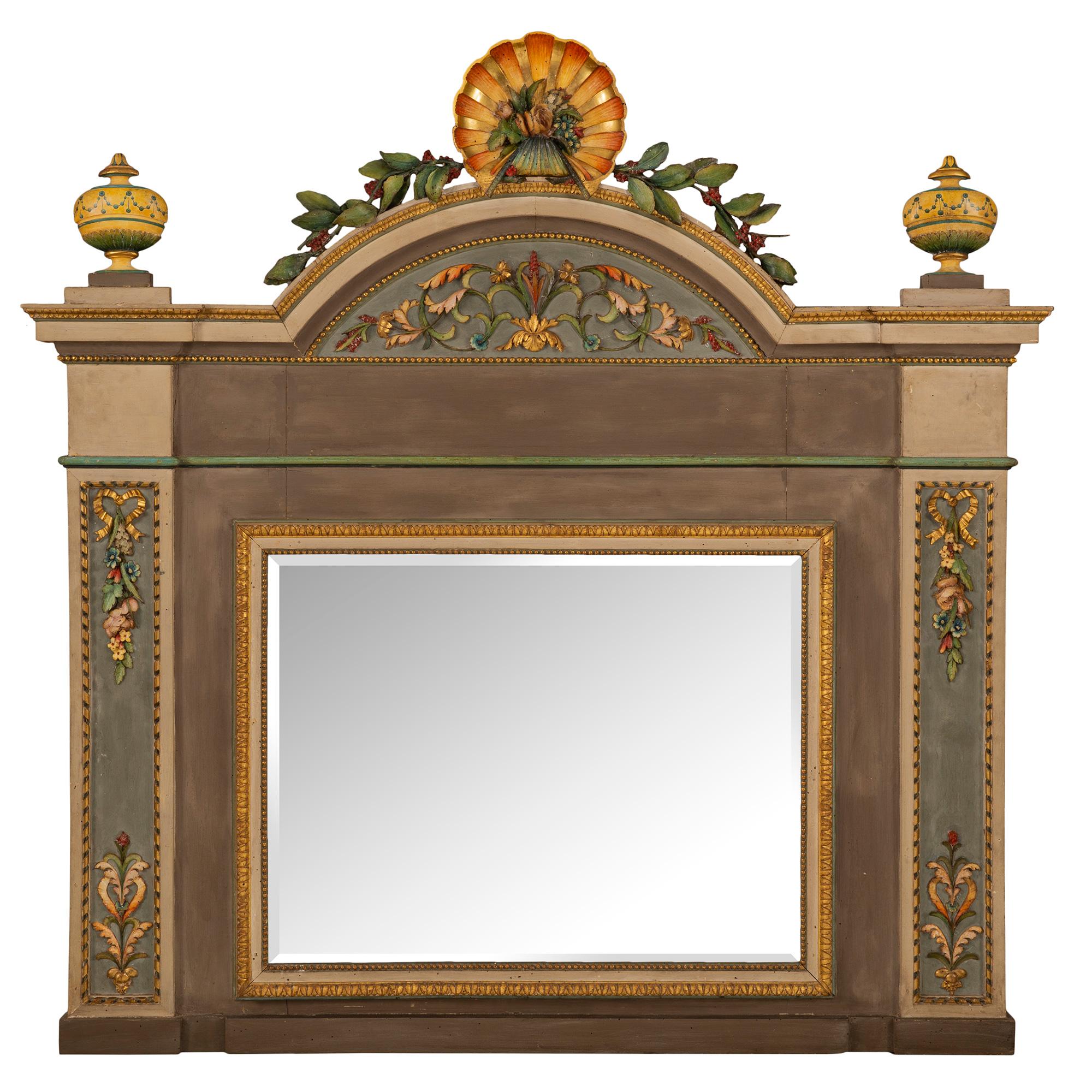 Miroir italien d'époque Louis XVI du 18ème siècle en bois patiné et doré, de Milan