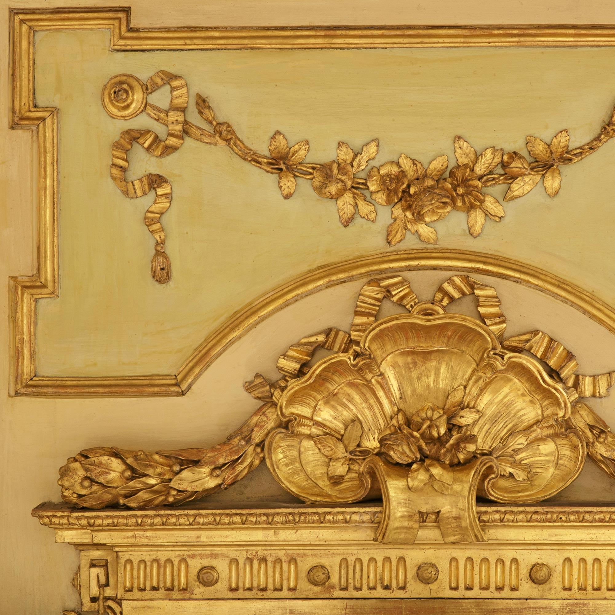 Miroir à trumeau en bois et bois doré patiné d'époque Louis XVI italien du 18e siècle en vente 1