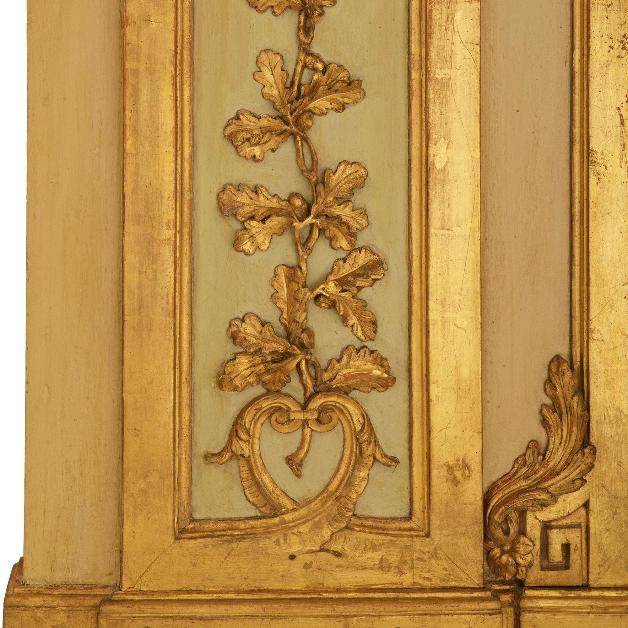 Miroir à trumeau en bois et bois doré patiné d'époque Louis XVI italien du 18e siècle en vente 3