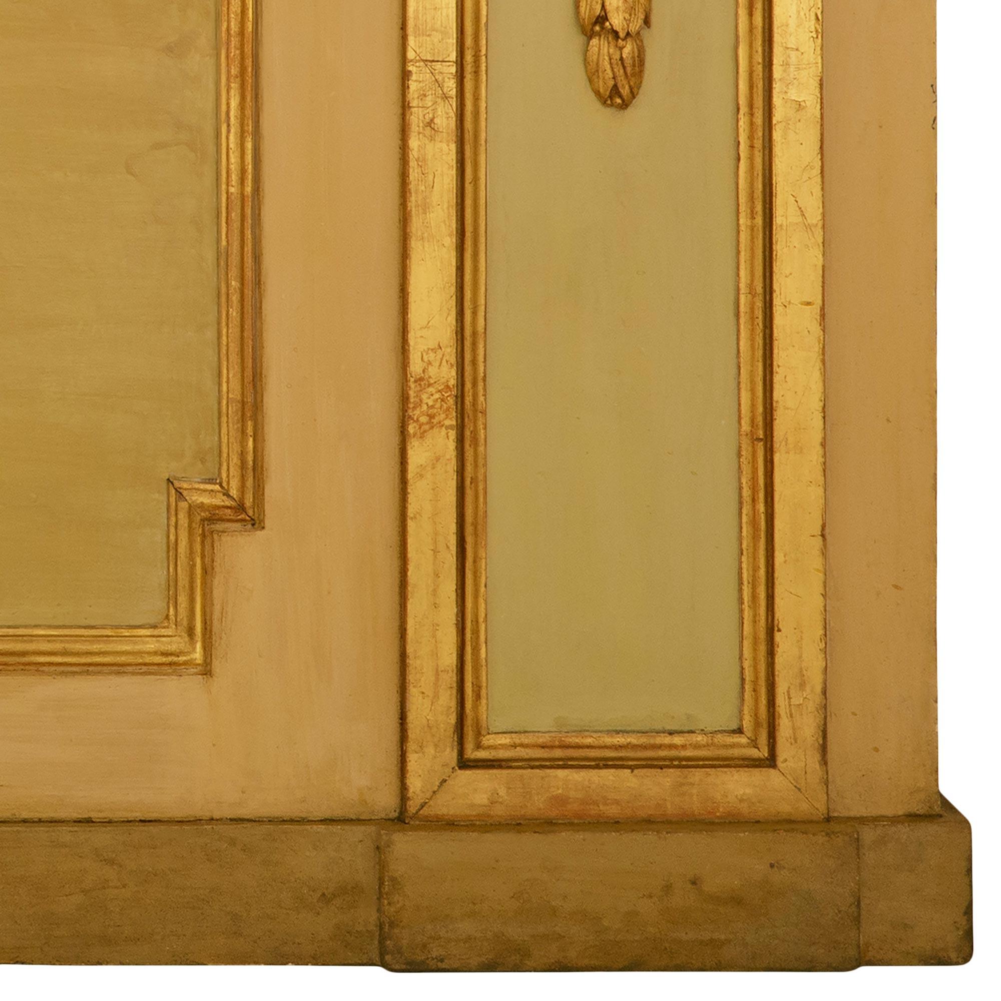 Miroir à trumeau en bois et bois doré patiné d'époque Louis XVI italien du 18e siècle en vente 5
