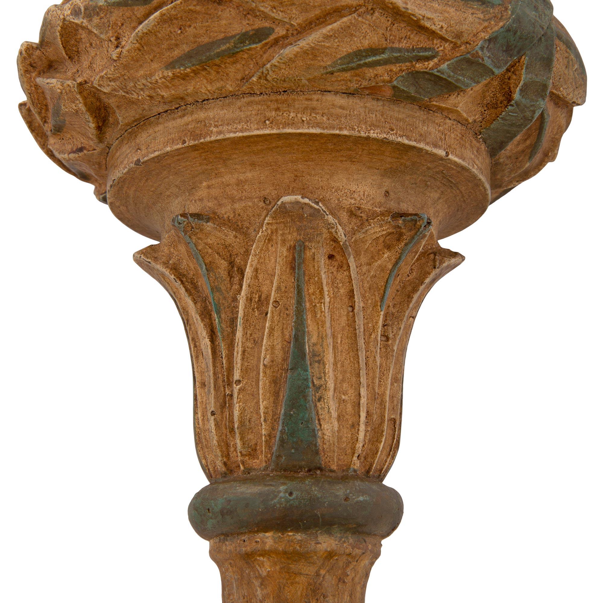 Lampes à candélabre italiennes d'époque Louis XVI du 18ème siècle en bois patiné et tôle en vente 2