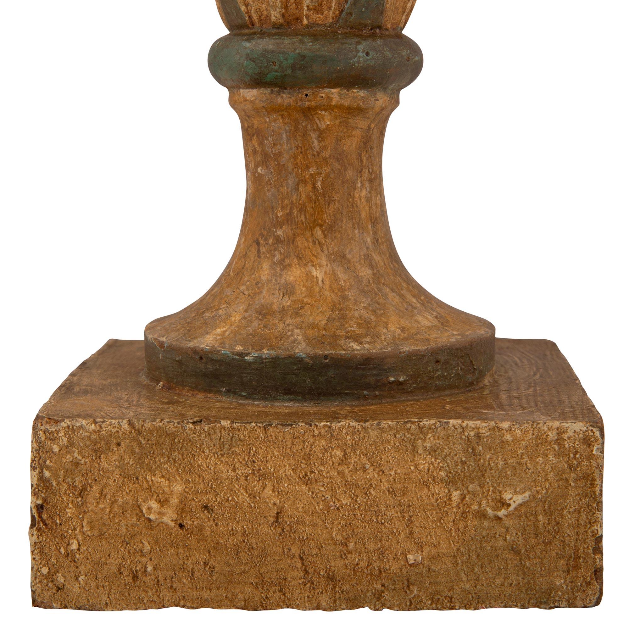 Lampes à candélabre italiennes d'époque Louis XVI du 18ème siècle en bois patiné et tôle en vente 3