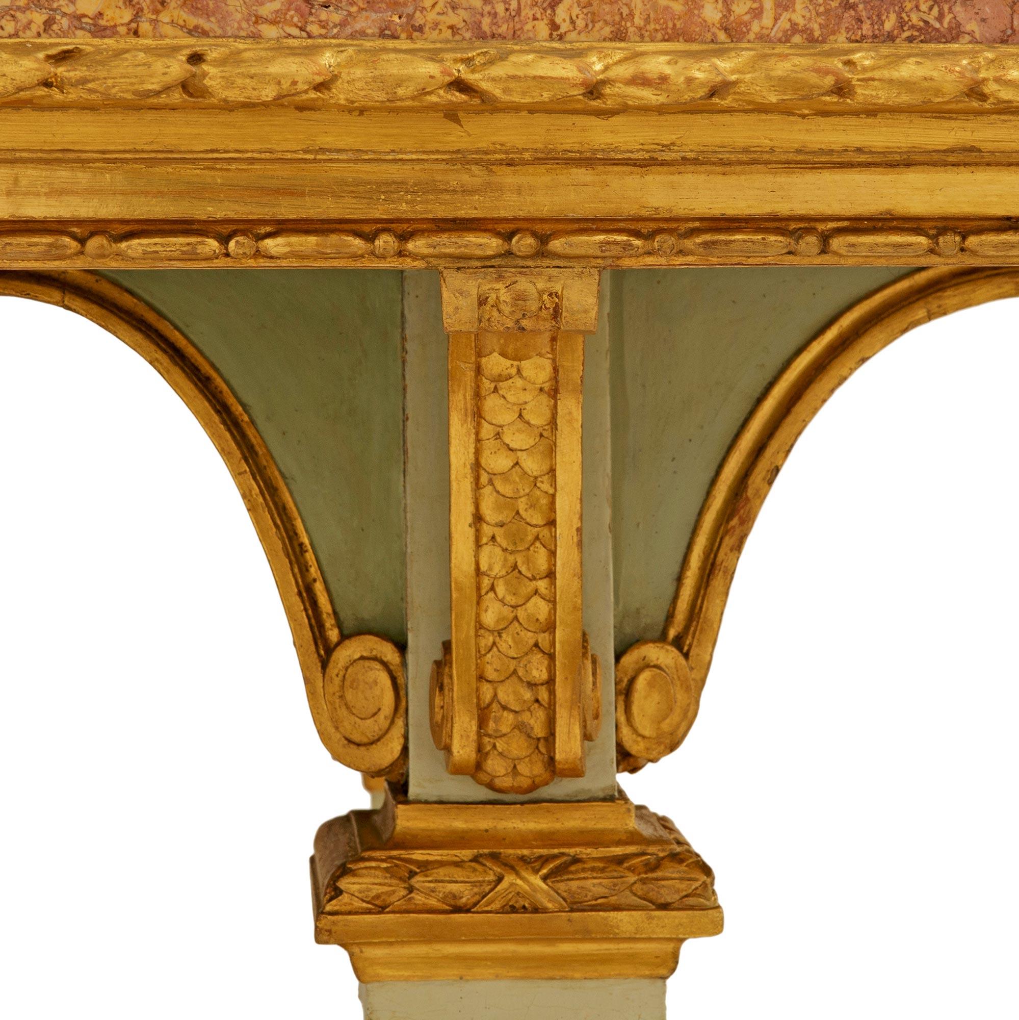 Italienisch 18. Jahrhundert Louis XVI Periode patiniert Holz Giltwood und Marmor Konsole im Zustand „Gut“ im Angebot in West Palm Beach, FL