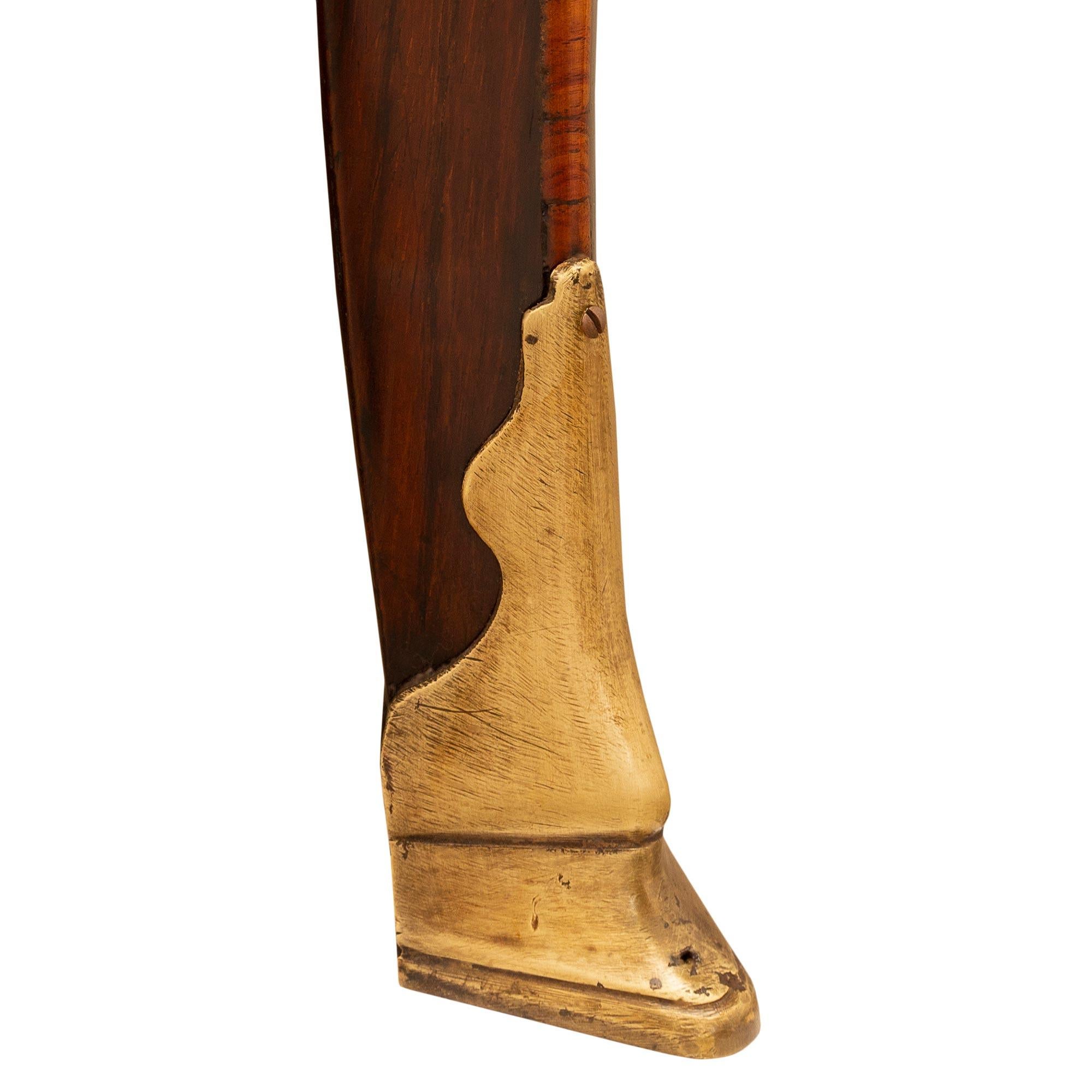 Commodo italiano del XVIII secolo del periodo Luigi XV in legno di palissandro, mogano e legno satinato in vendita 3