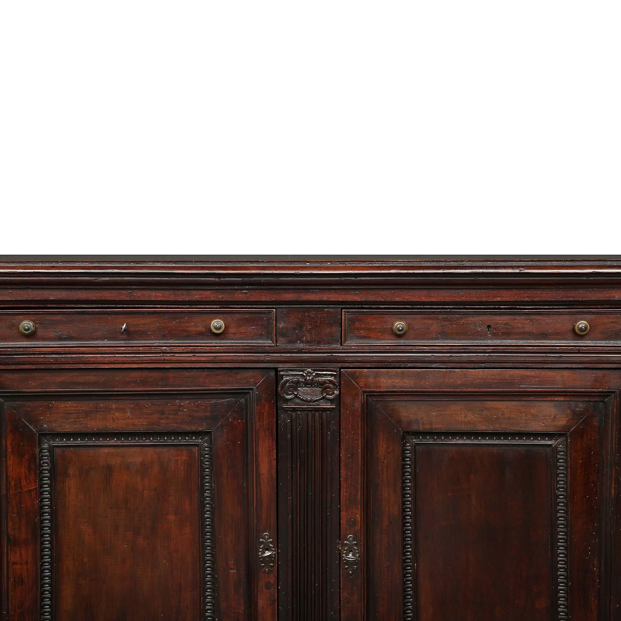 Noyer Crédence italienne d'époque Louis XVI du 18ème siècle en vente