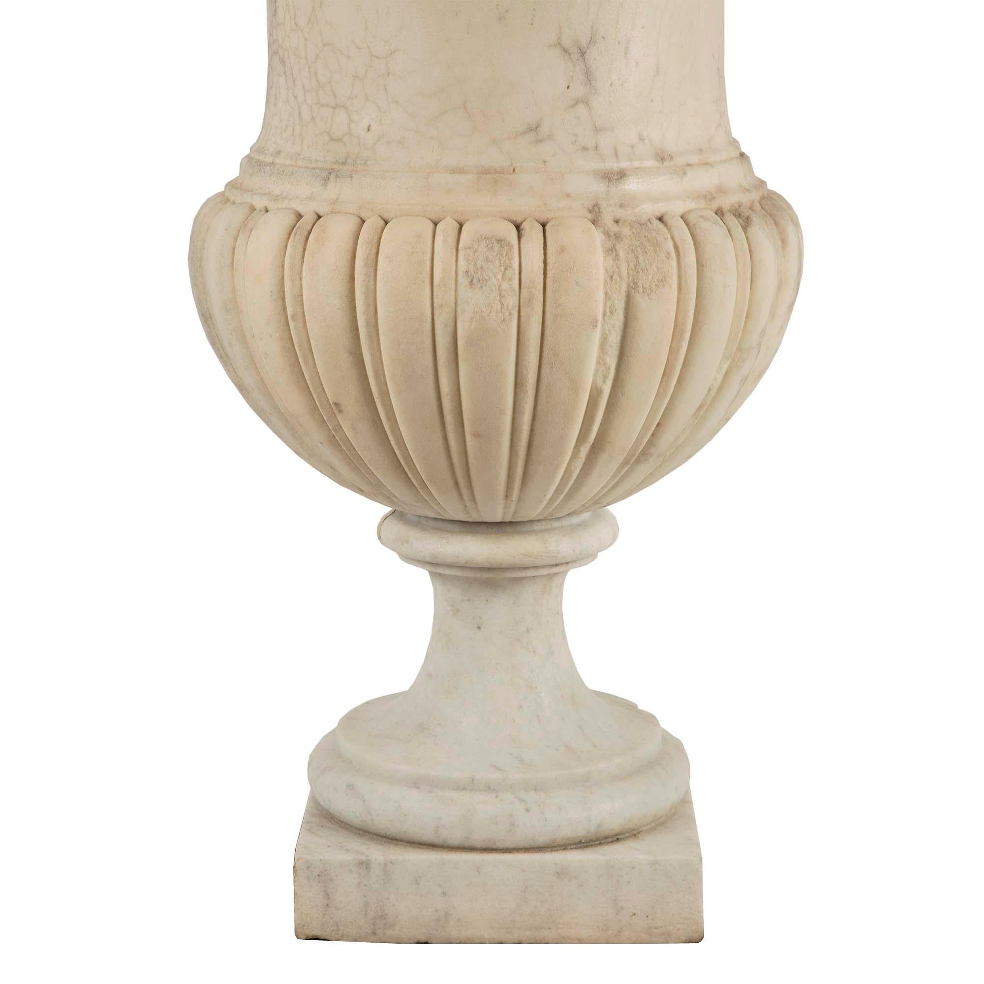 Italian 18th Century Louis XVI Period White Carrara Marble Urn For Sale 1
