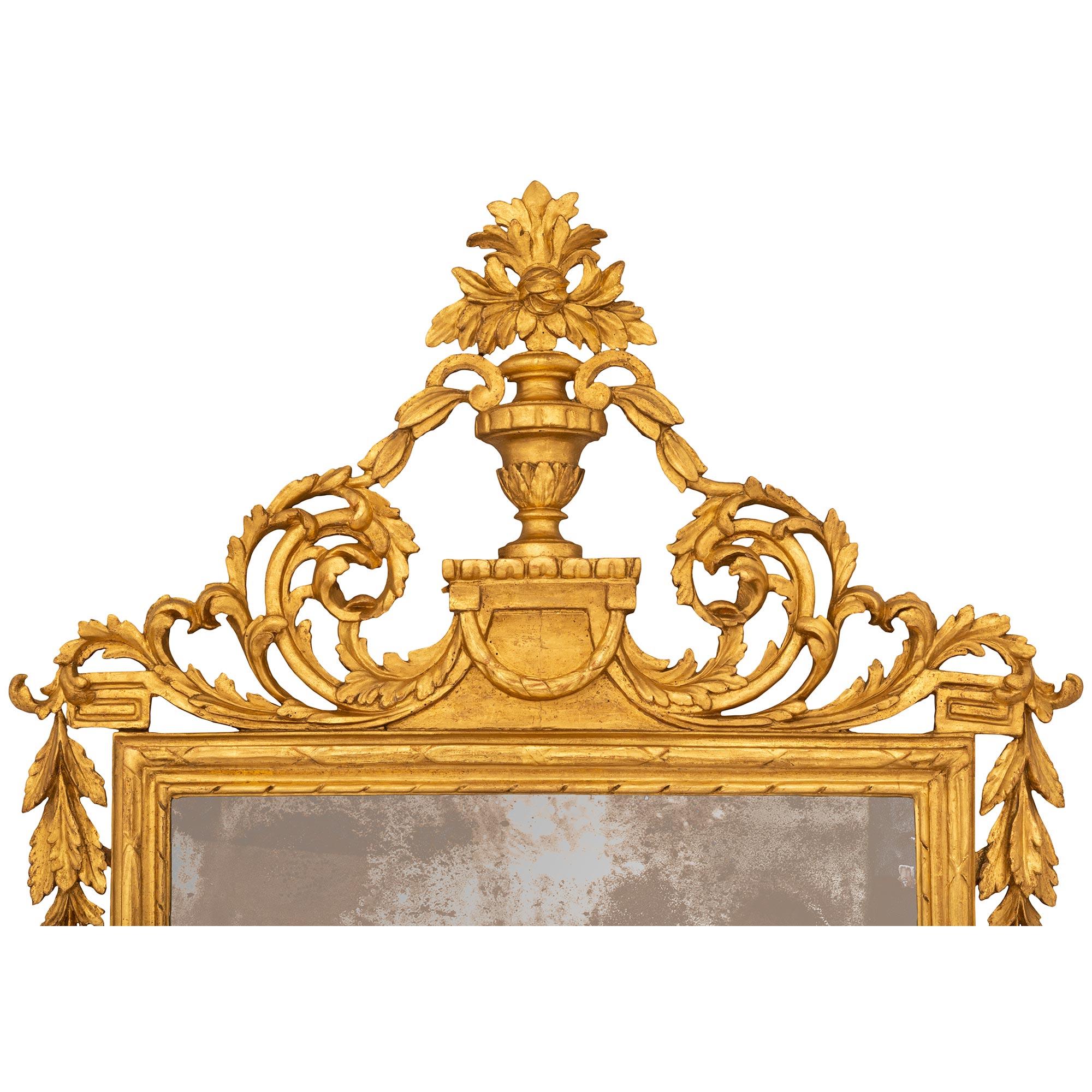 Italian 18th Century Louis XVI St. Giltwood Mirror In Good Condition For Sale In West Palm Beach, FL
