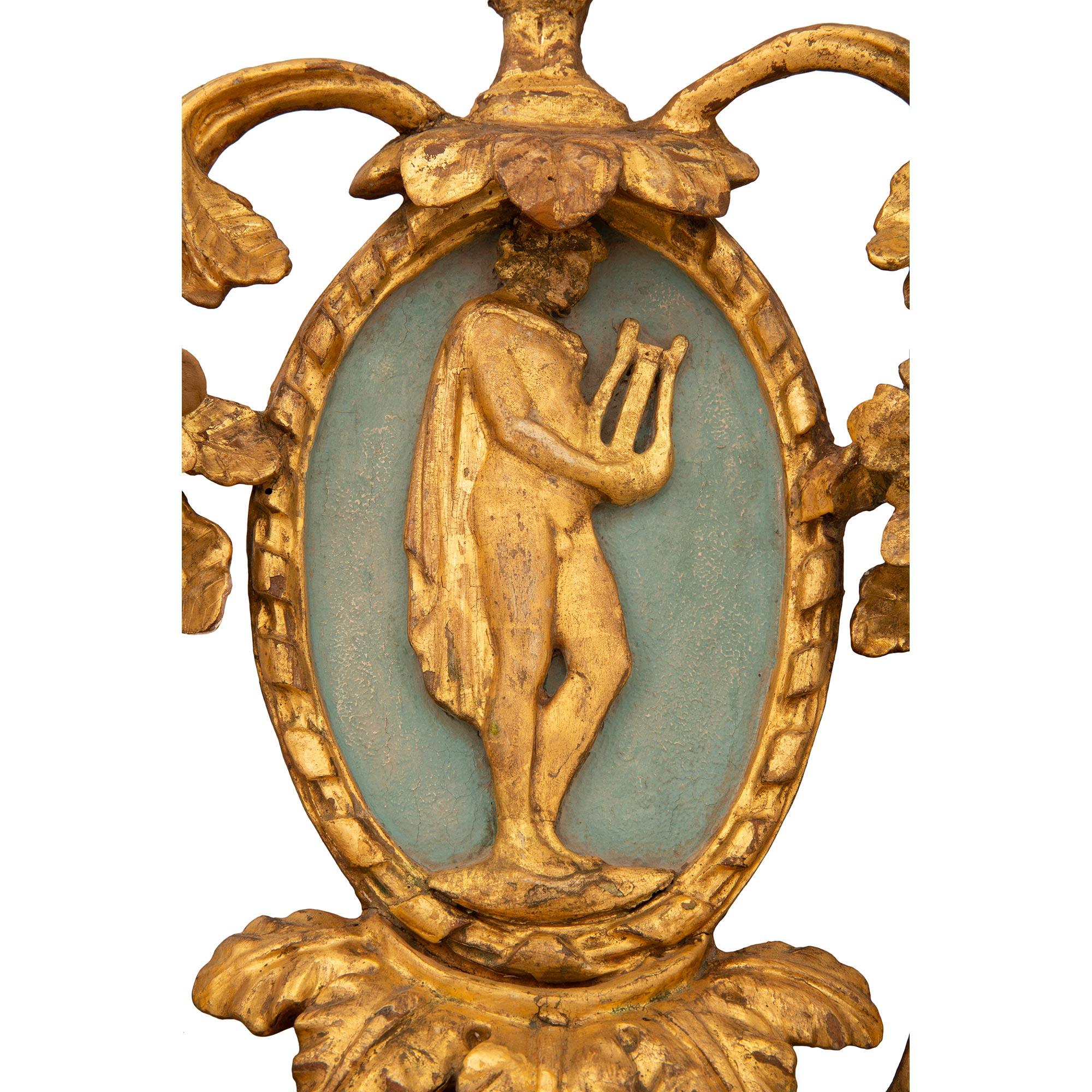 XVIIIe siècle et antérieur Miroir italien du 18ème siècle en bois doré de style Louis XVI en vente