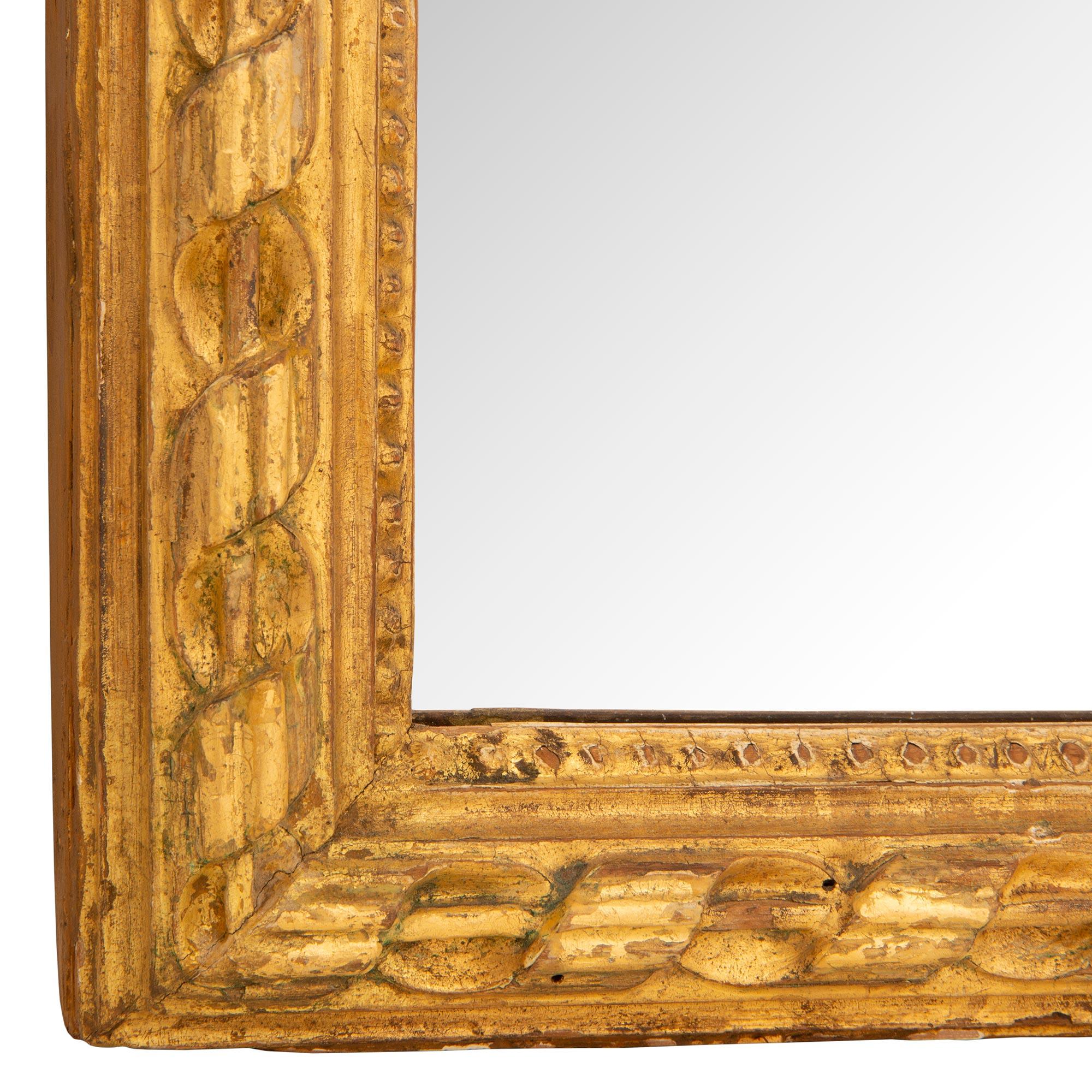 Miroir italien du 18ème siècle en bois doré de style Louis XVI en vente 4