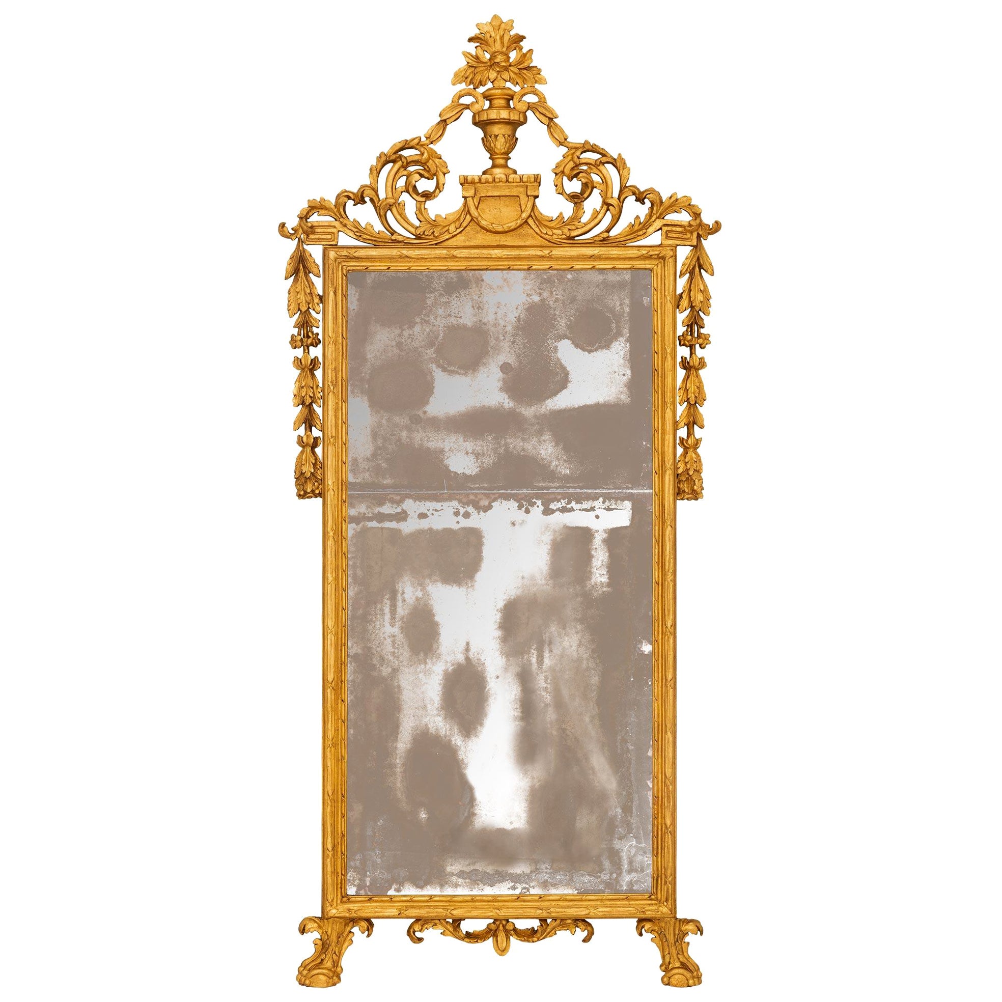 Miroir italien du 18ème siècle en bois doré de style Louis XVI en vente