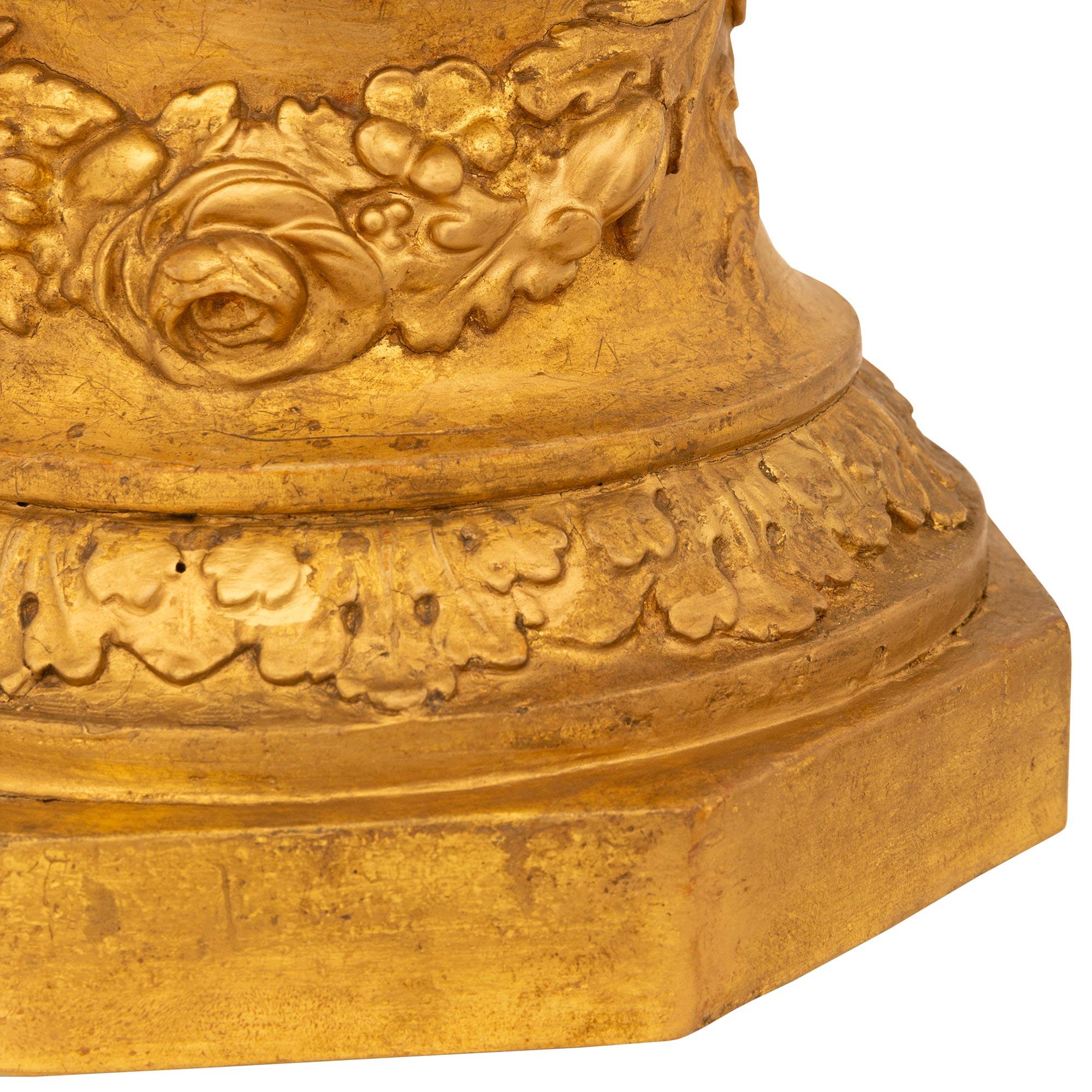 Obélisque italien du XVIIIe siècle de style Louis XVI en cristal de roche et bois doré en vente 2