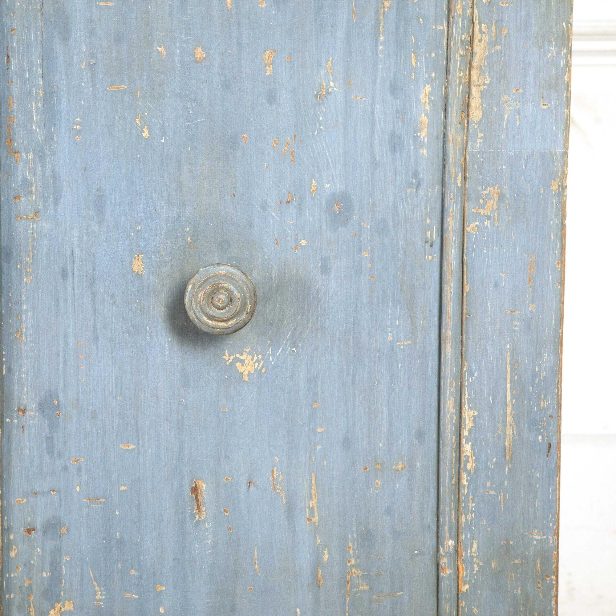 Italian 18th Century Low Cupboard For Sale 5