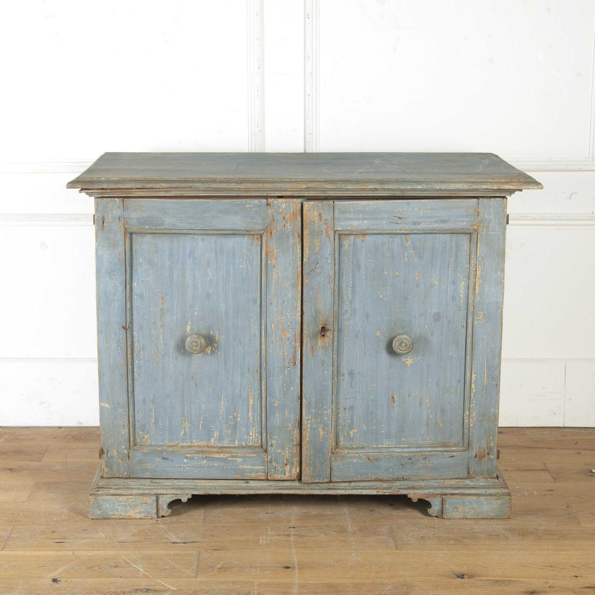 Italiano Credenza bassa italiana del XVIII secolo in vendita