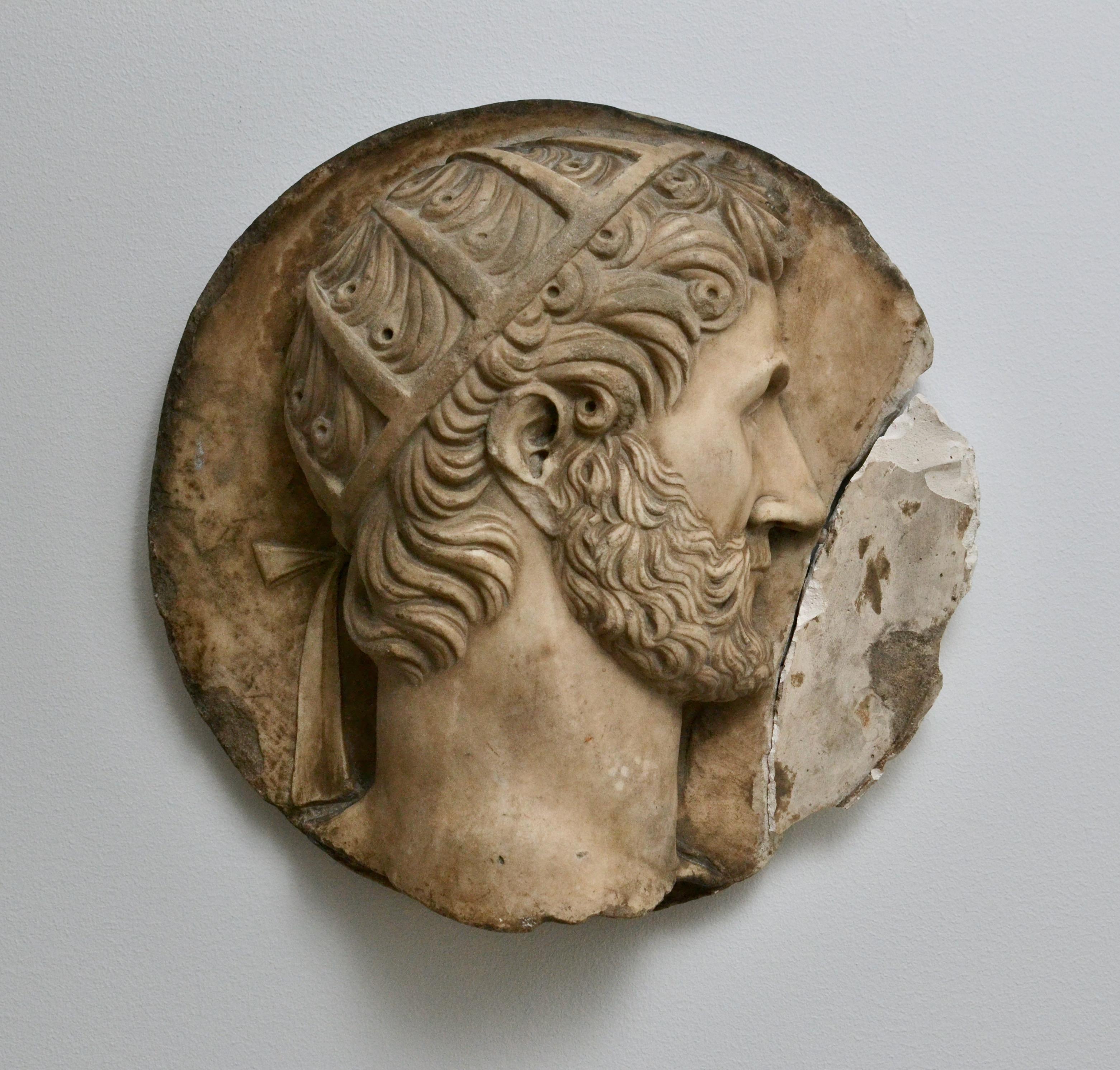Italian 18th Century Marble Medallion For Sale 3