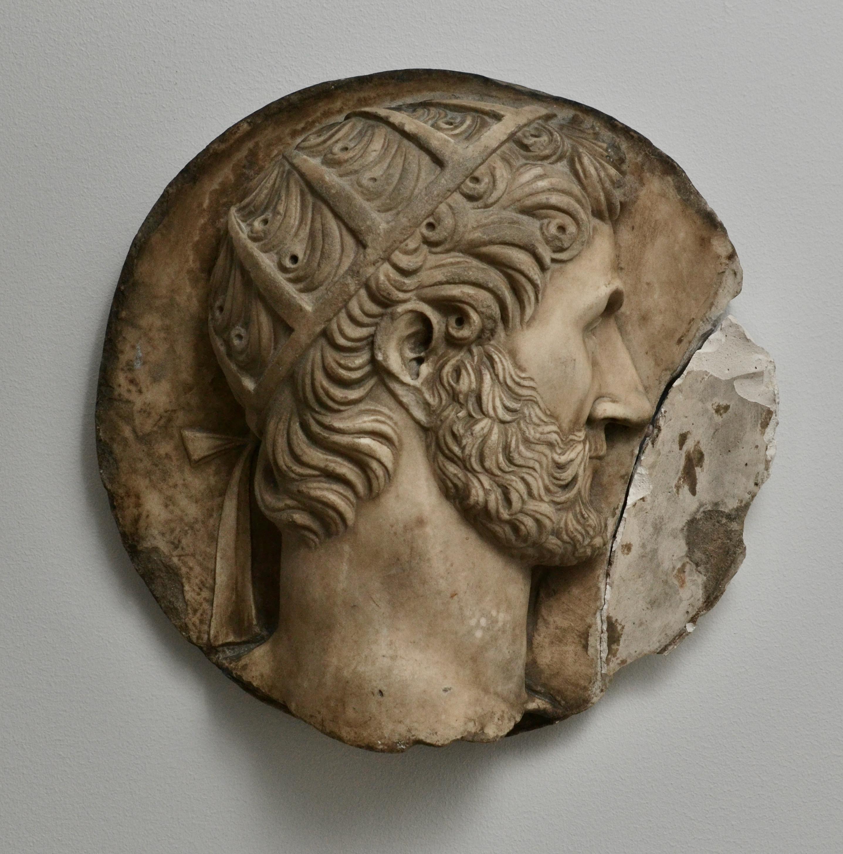 Italian 18th Century Marble Medallion In Fair Condition For Sale In Stockholm, SE