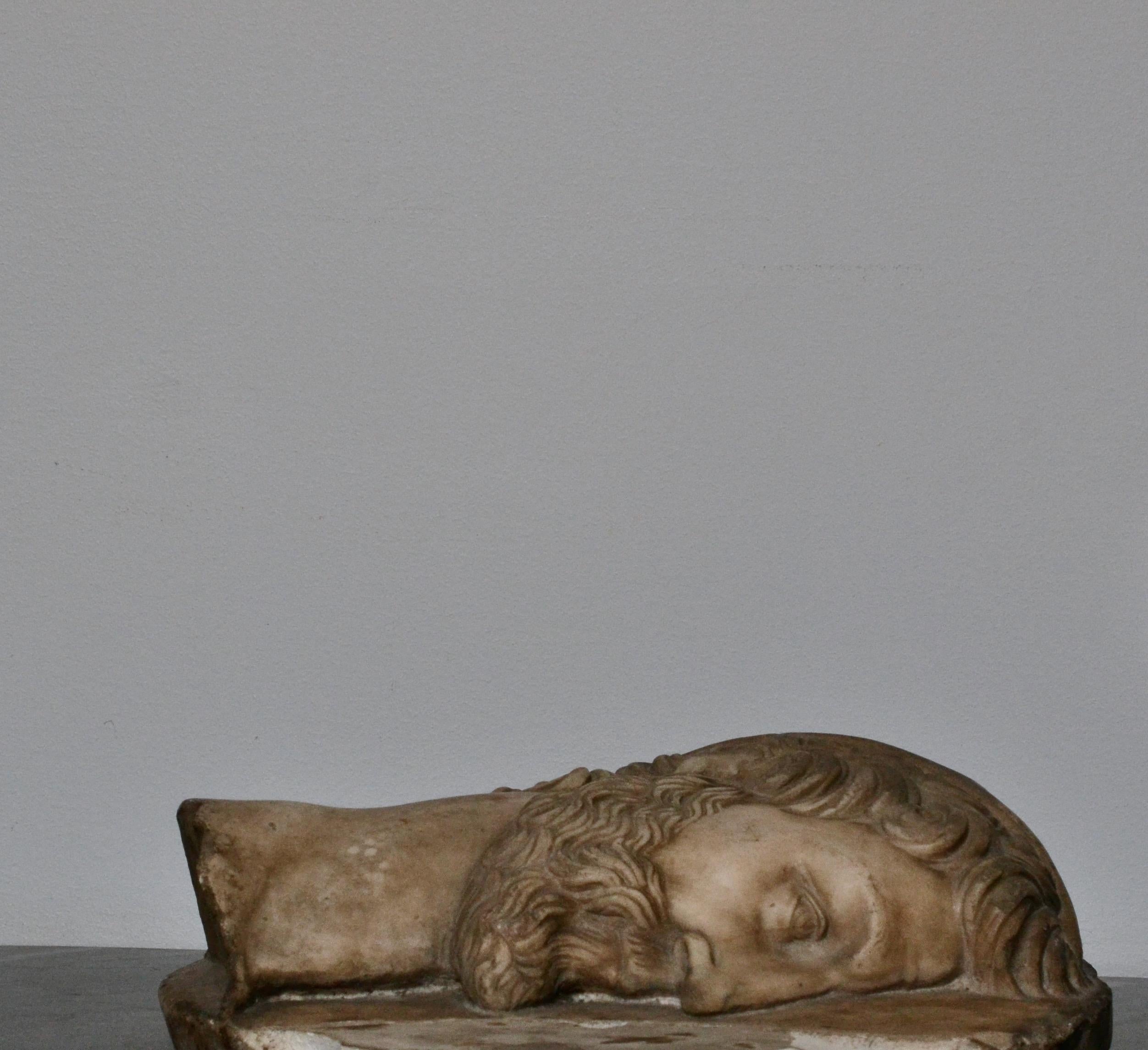 Italian 18th Century Marble Medallion For Sale 2