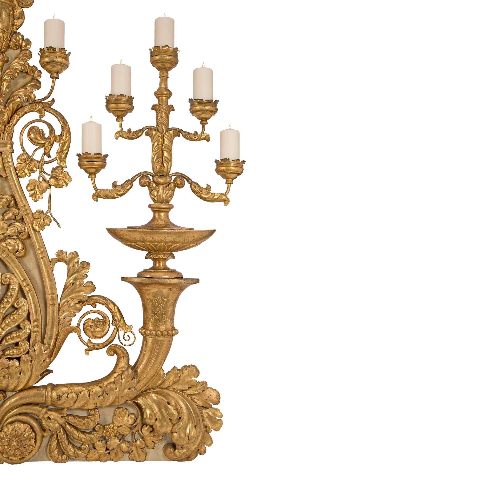 Métal Candélabres toscans monumentaux italiens du 18ème siècle en bois doré et métal doré en vente