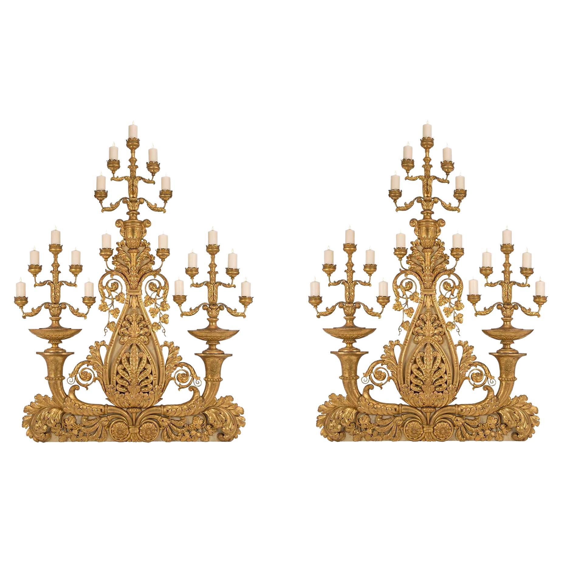 Candélabres toscans monumentaux italiens du 18ème siècle en bois doré et métal doré en vente